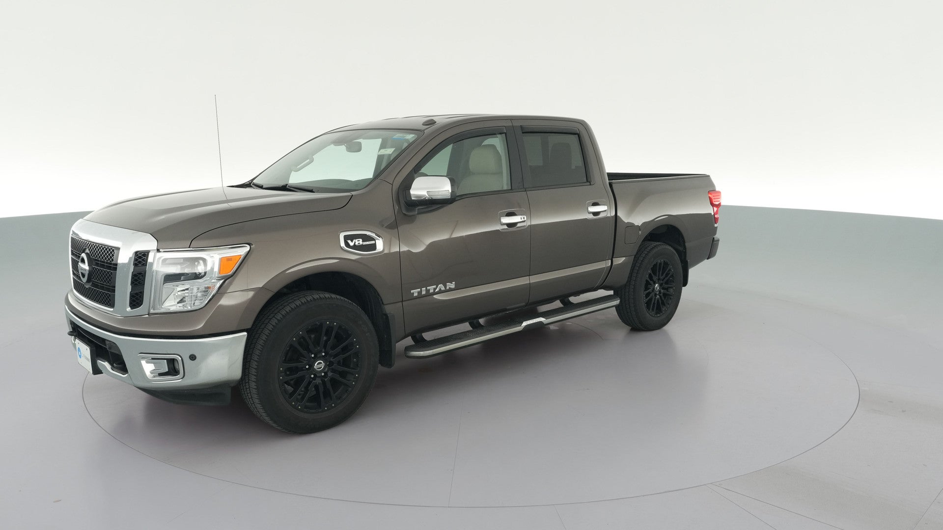 2017 Nissan Titan Crew Cab vehicle photo