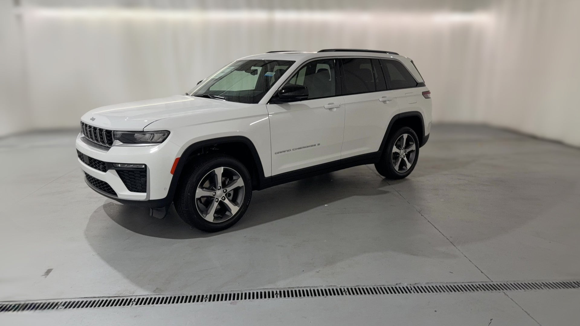 2026 Jeep Grand Cherokee vehicle photo