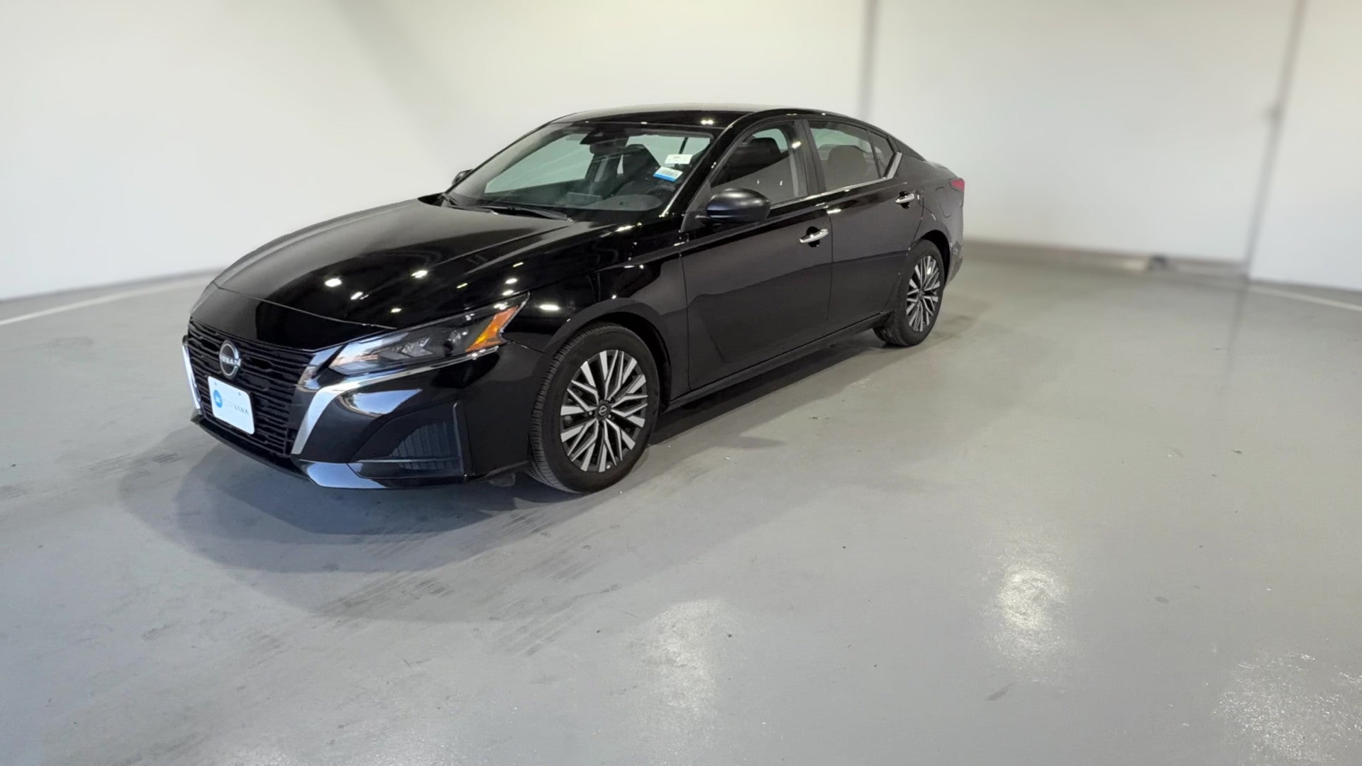 2025 Nissan Altima vehicle photo