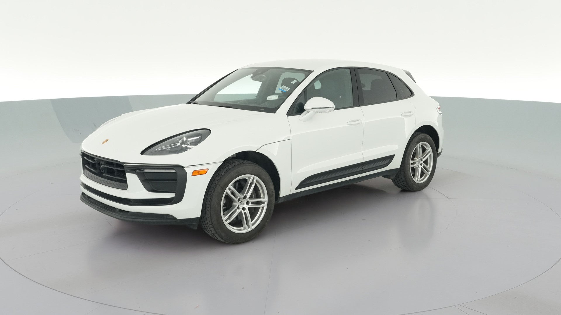 2024 Porsche Macan vehicle photo