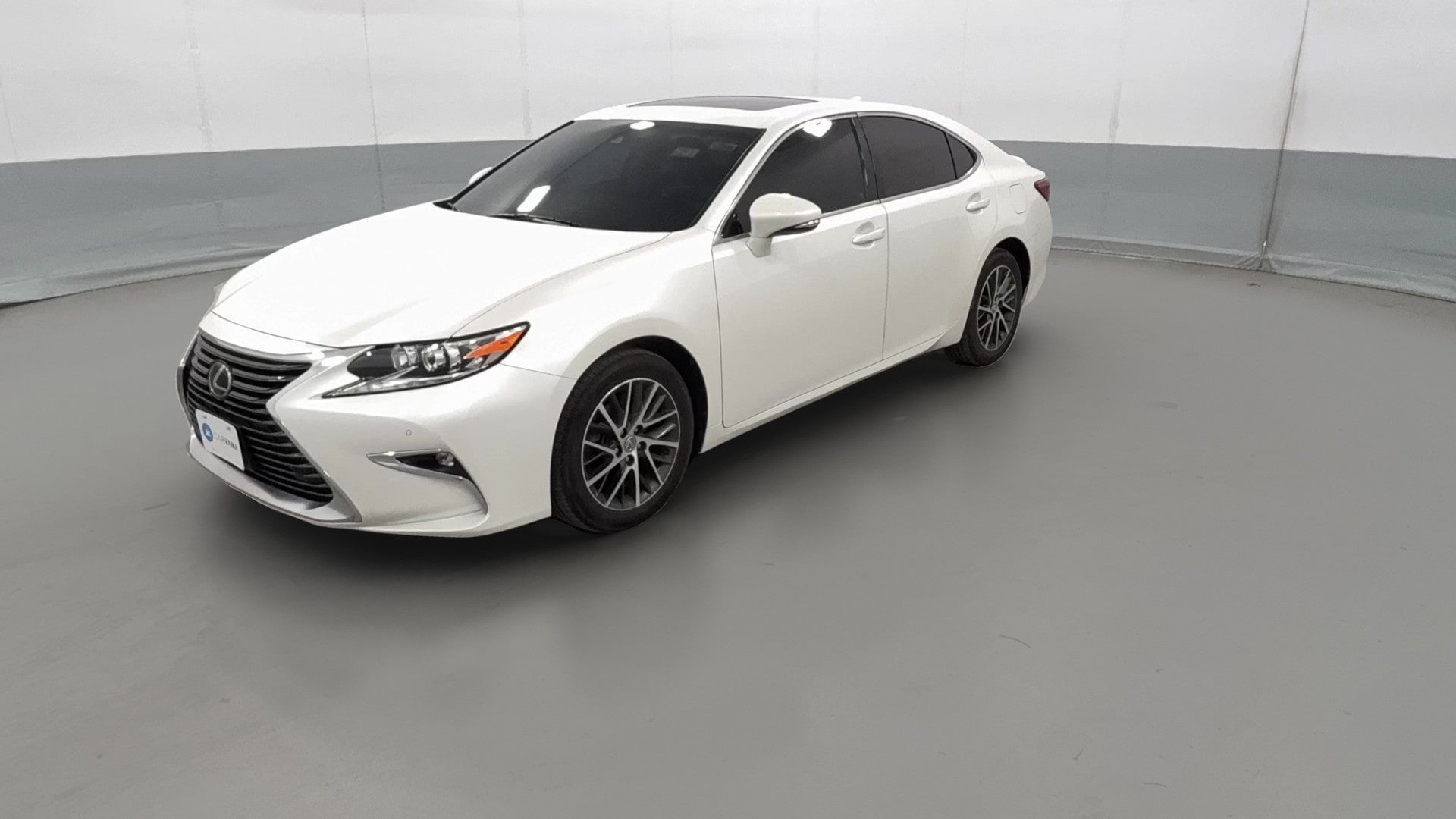 2017 Lexus ES vehicle photo