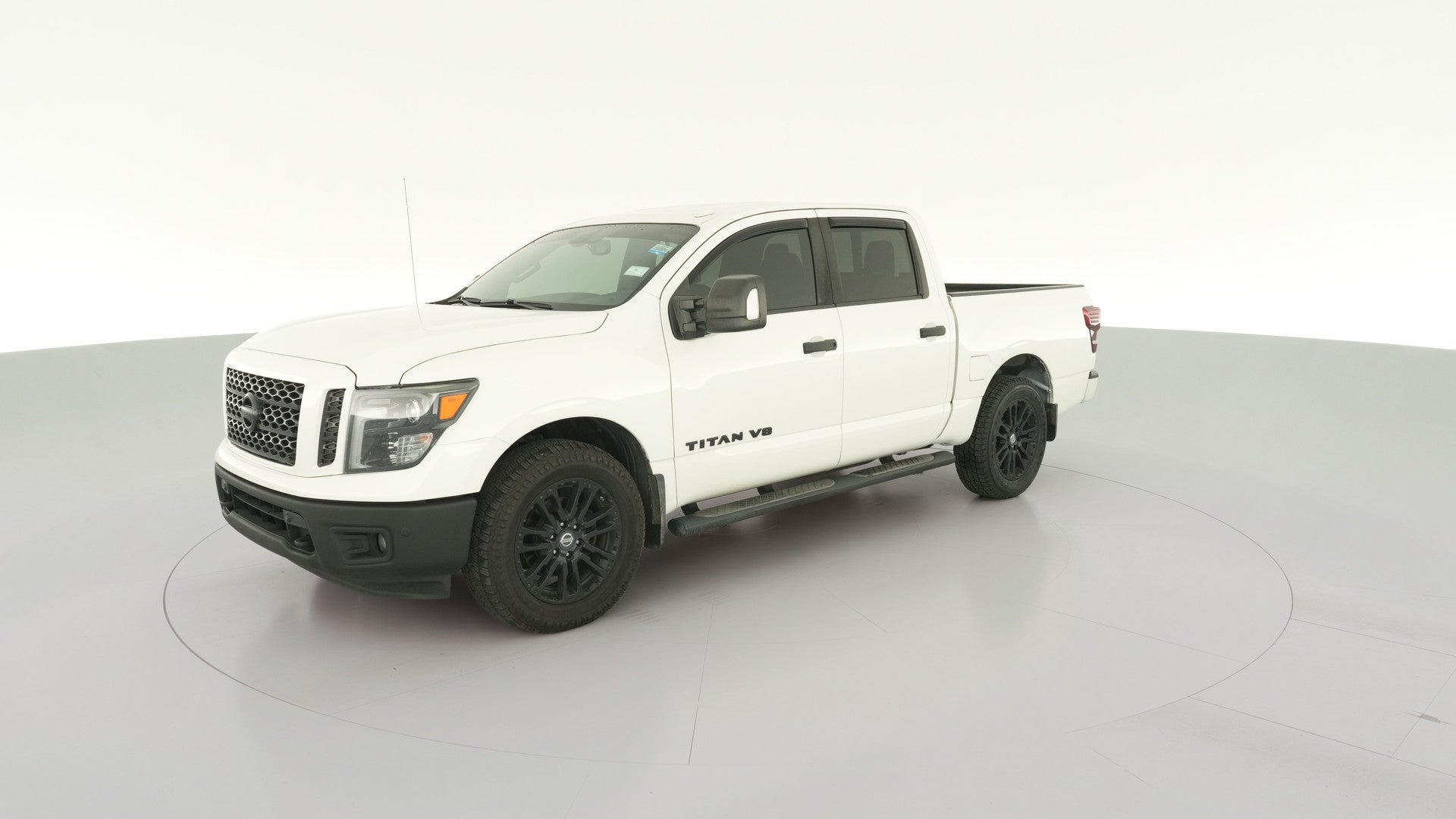 2018 Nissan Titan Crew Cab vehicle photo