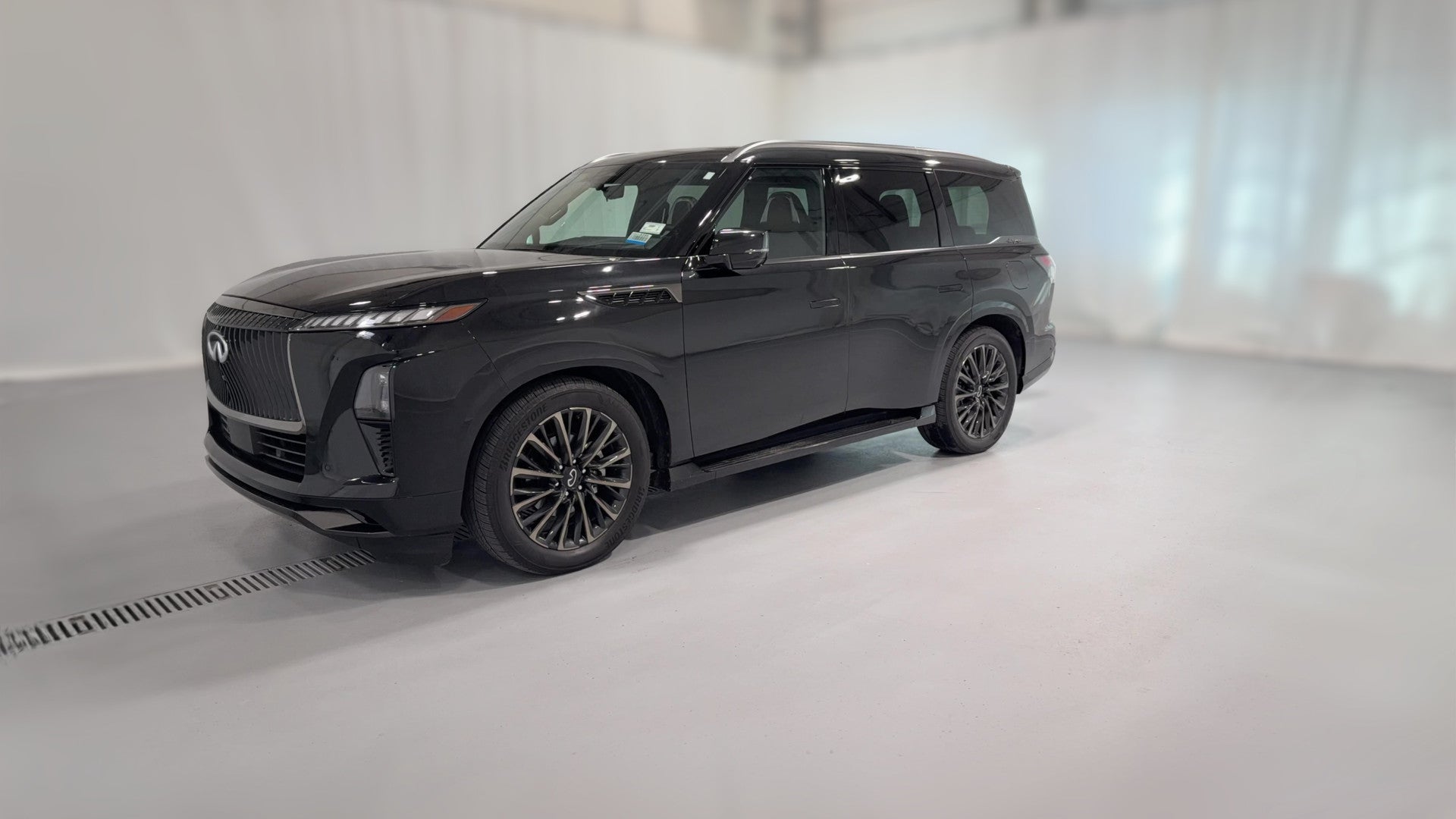 2025 INFINITI QX80 vehicle photo
