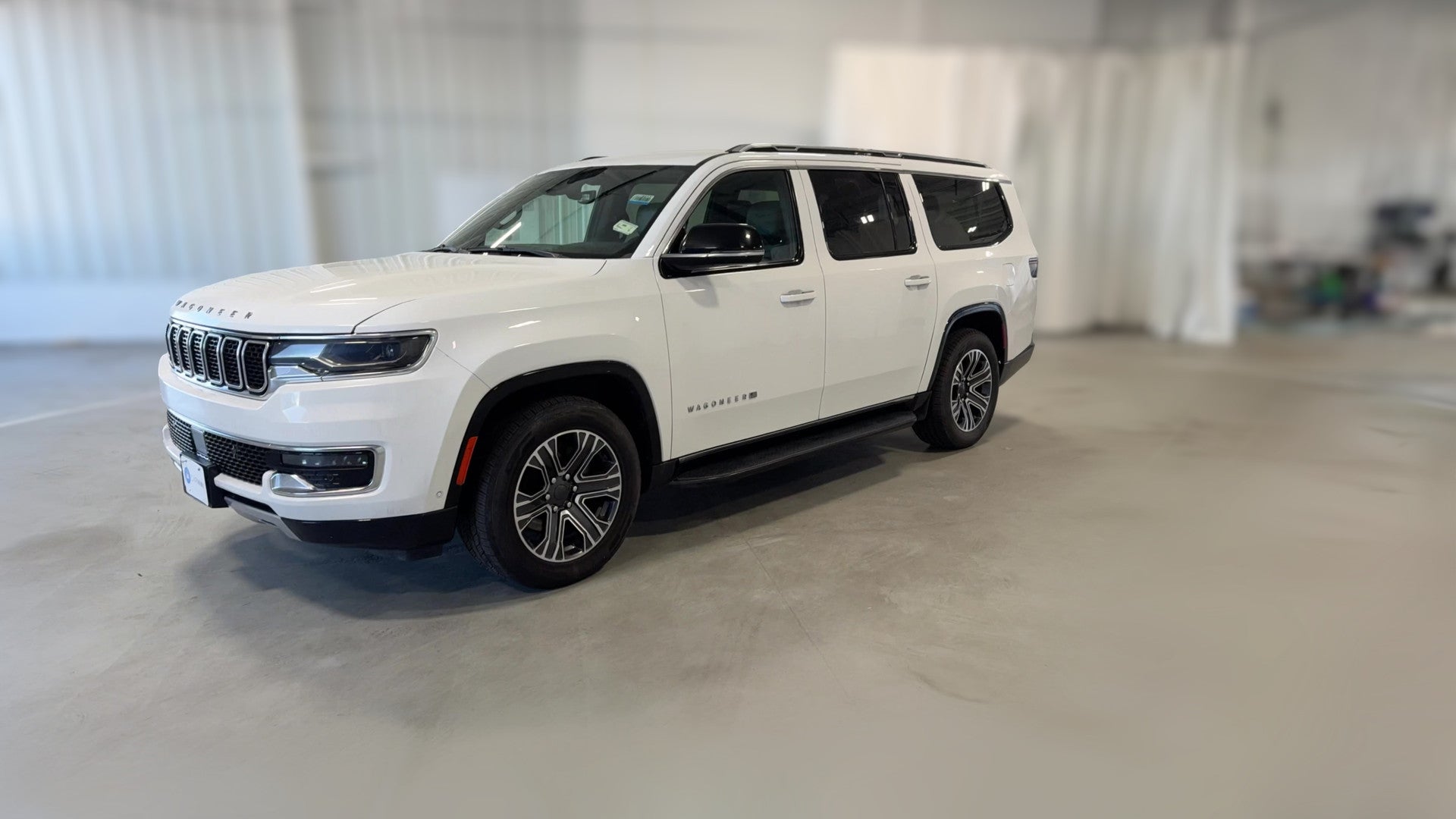 2023 Jeep Wagoneer L vehicle photo