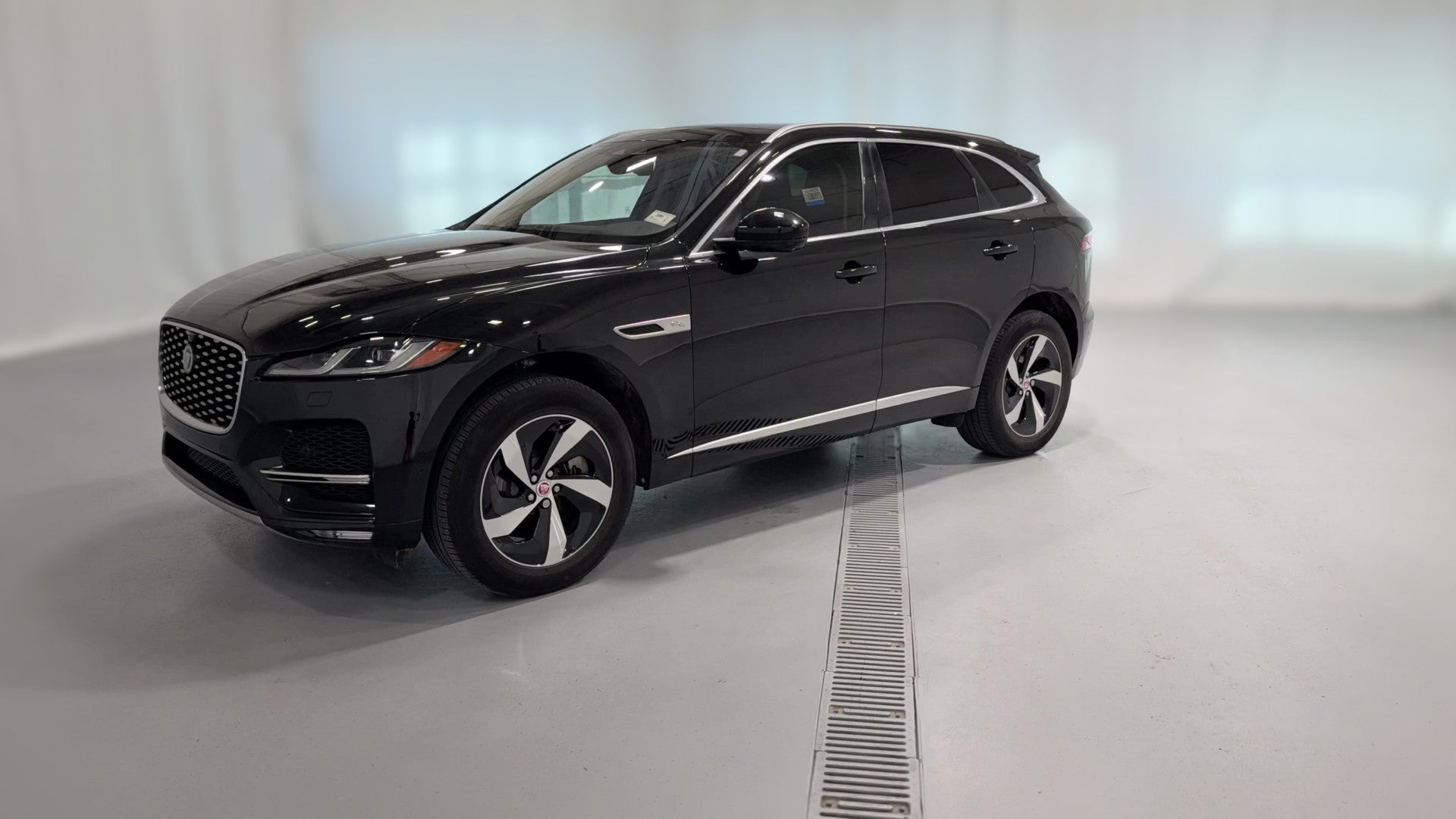 2021 Jaguar F-PACE vehicle photo
