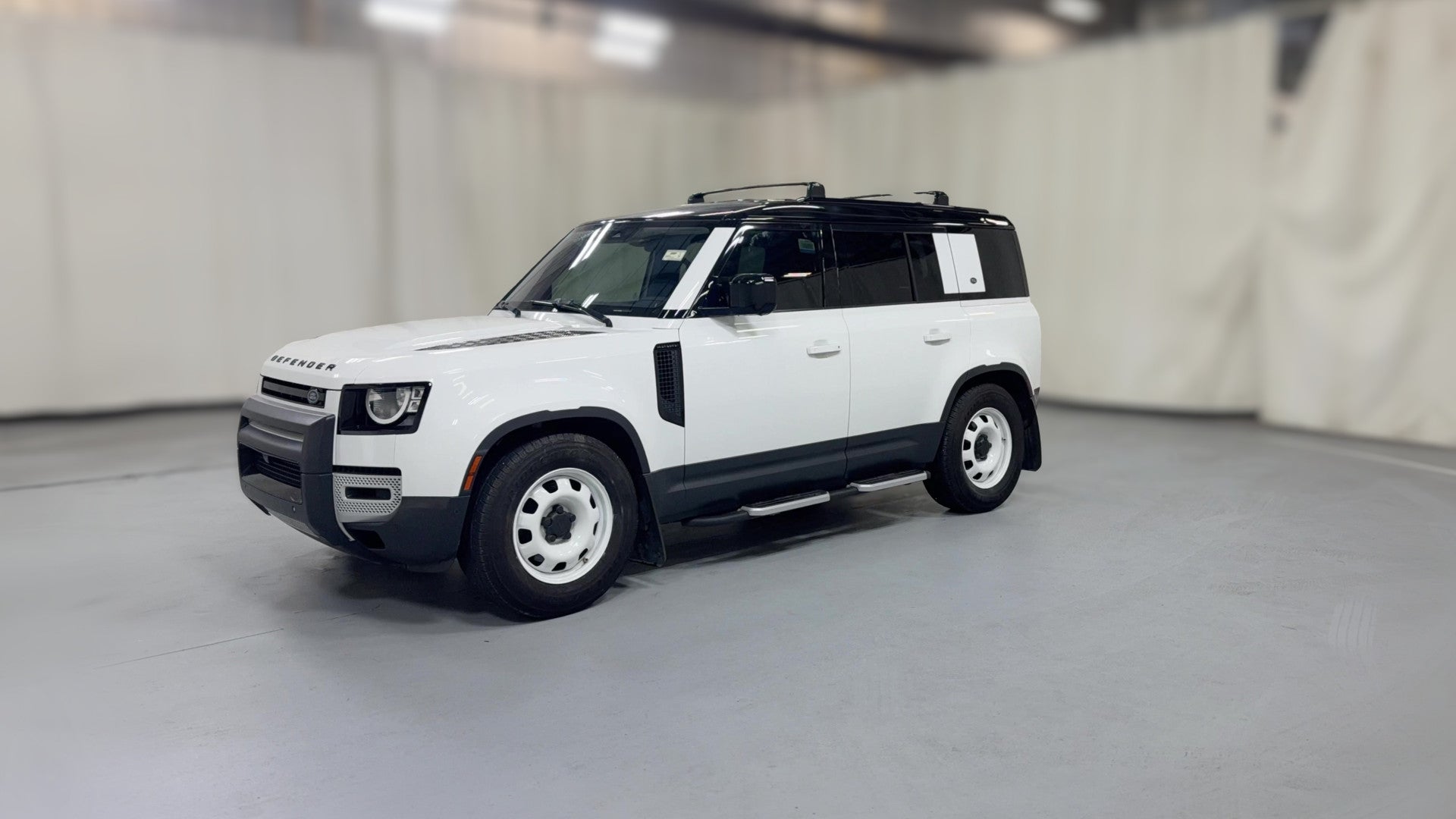 2021 Land Rover Defender 110 vehicle photo