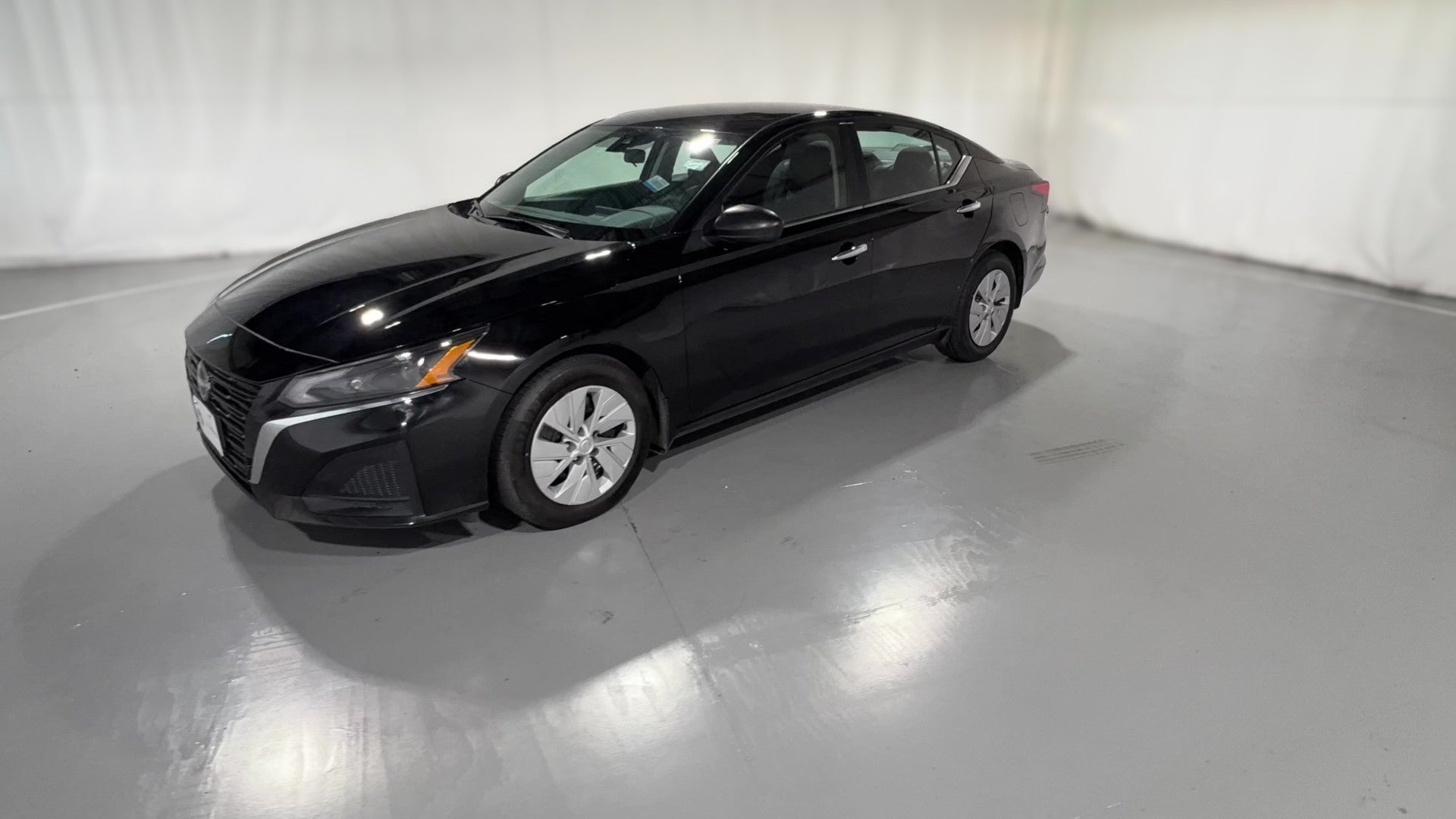 2024 Nissan Altima vehicle photo