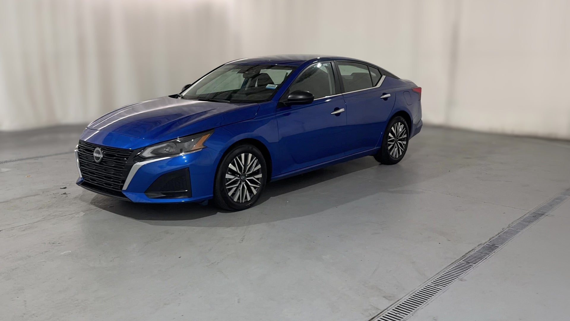 2025 Nissan Altima vehicle photo