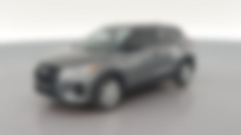 2025 Nissan Kicks Play vehicle photo