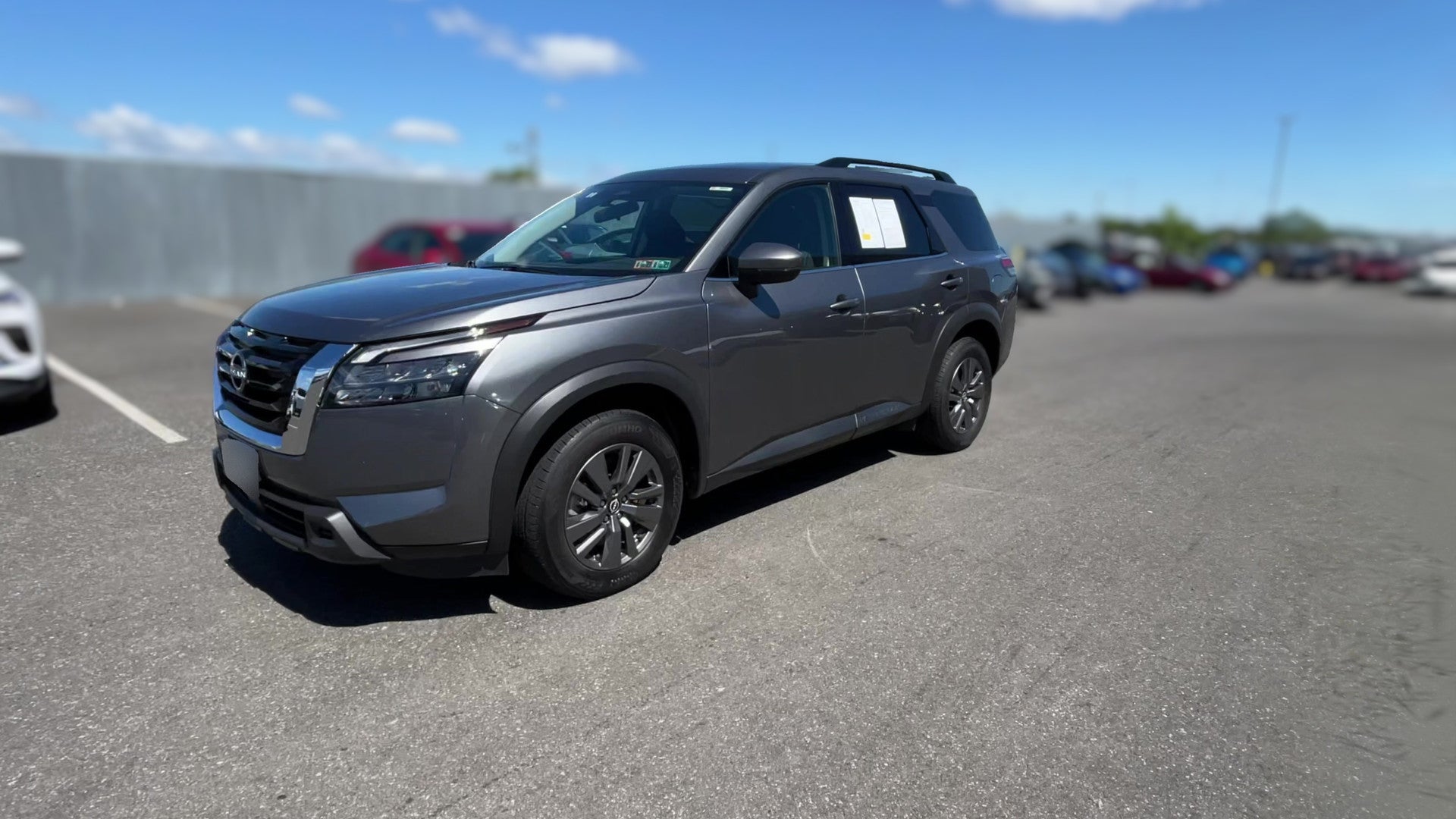 2025 Nissan Pathfinder vehicle photo
