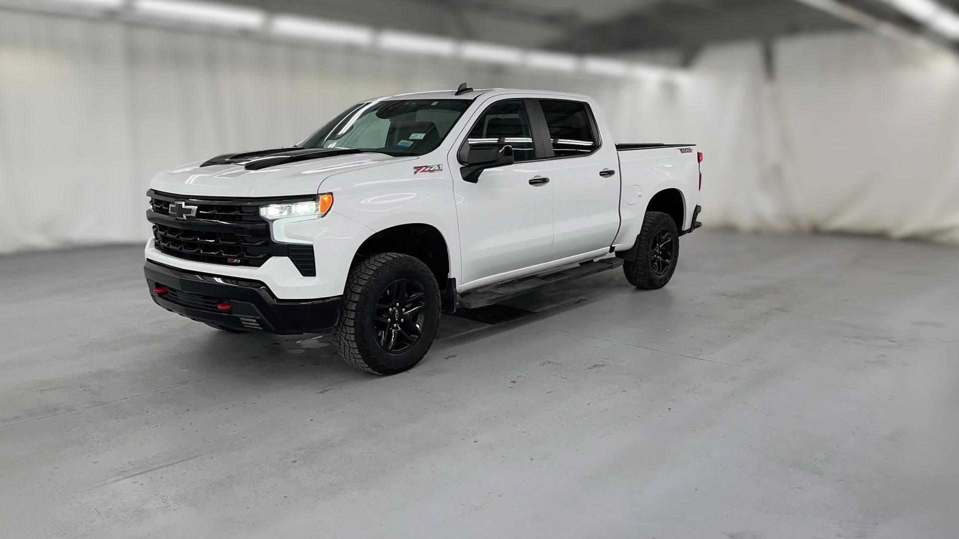 2024 Chevrolet Silverado 1500 Crew Cab vehicle photo