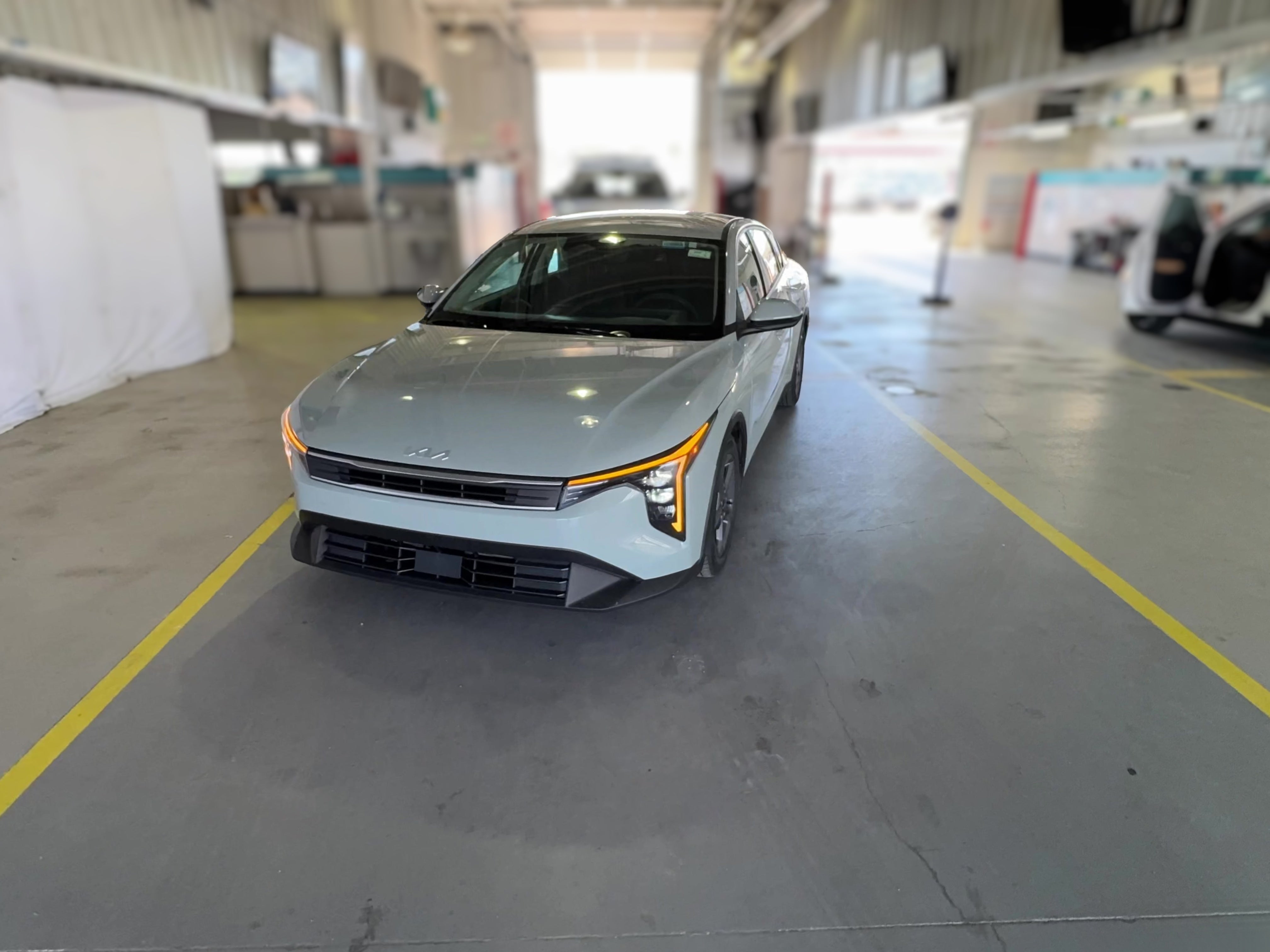 2025 Kia K4 LXS - Photo 26