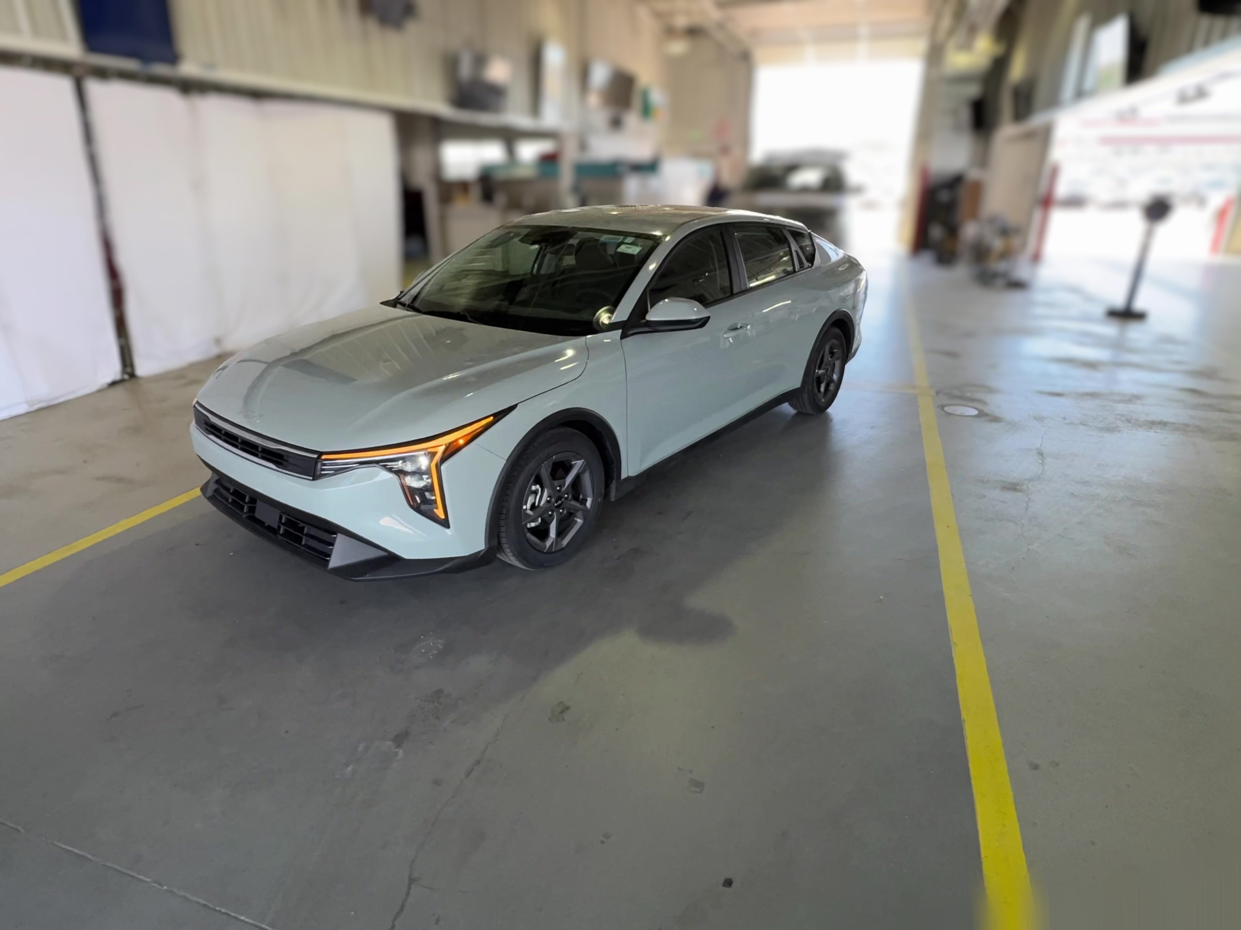 2025 Kia K4 LXS - Photo 27