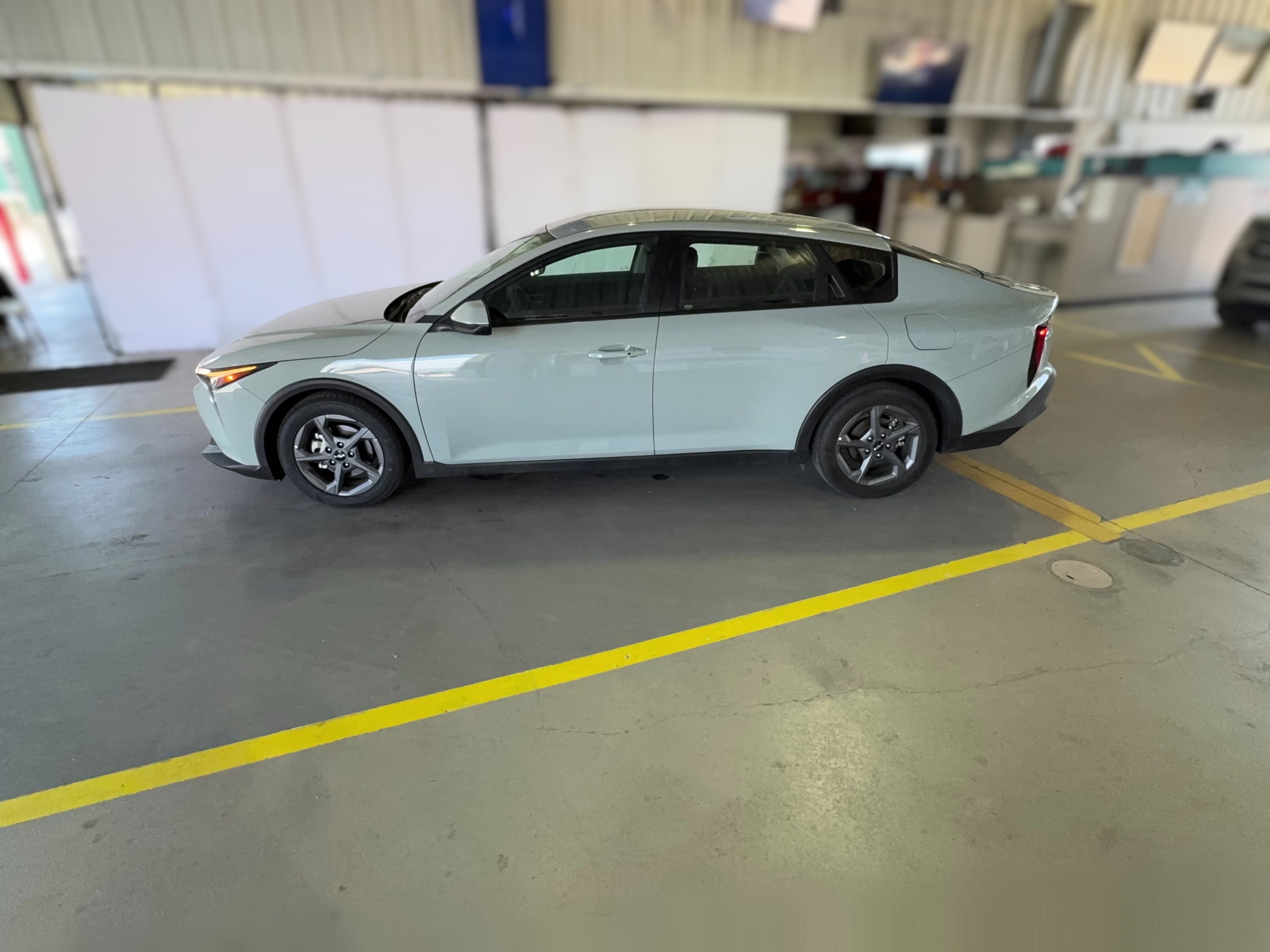 2025 Kia K4 LXS - Photo 29