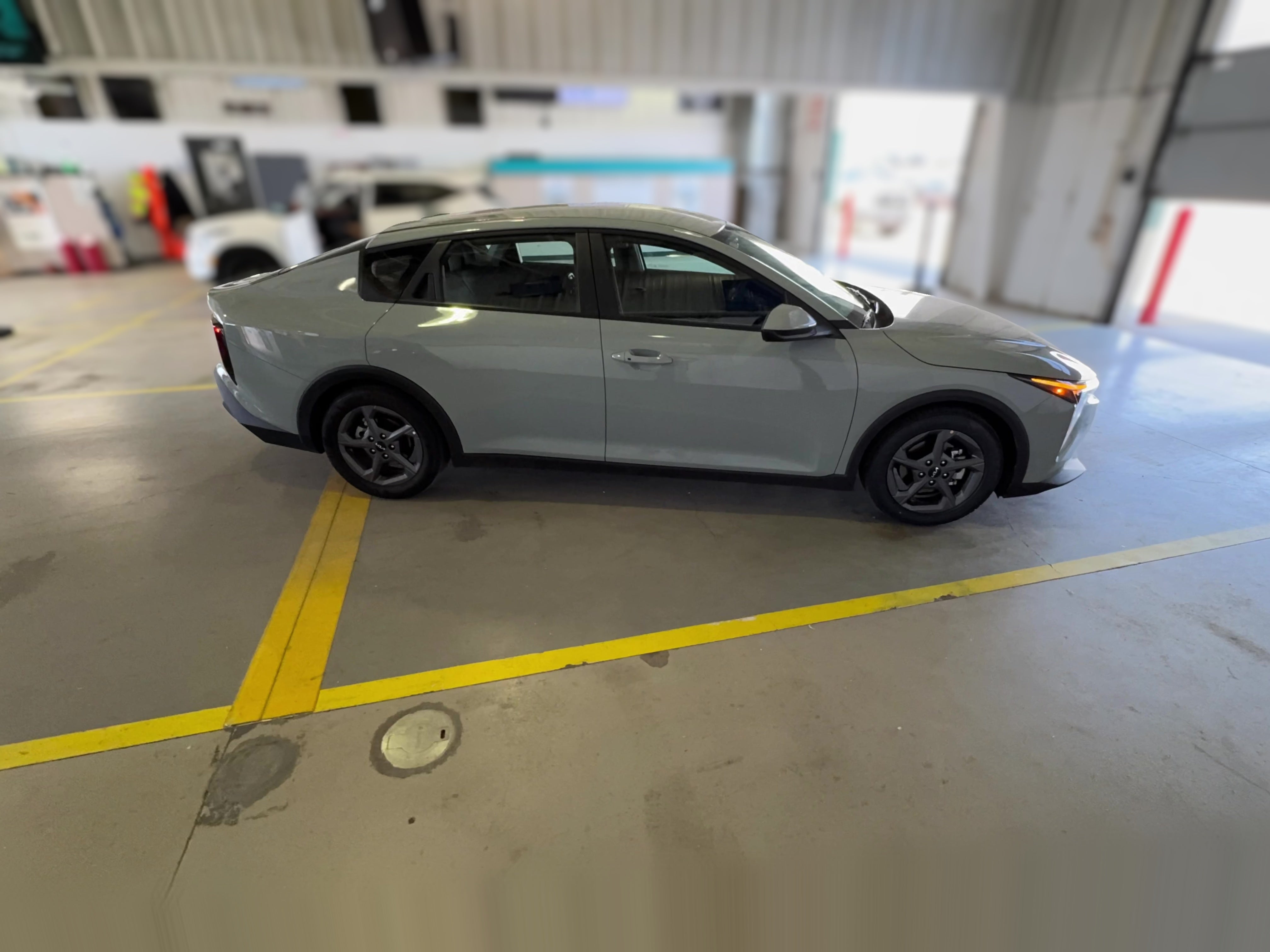 2025 Kia K4 LXS - Photo 37