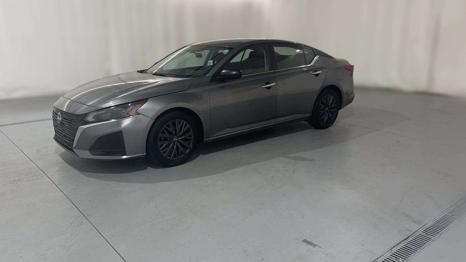 2025 Nissan Altima vehicle photo