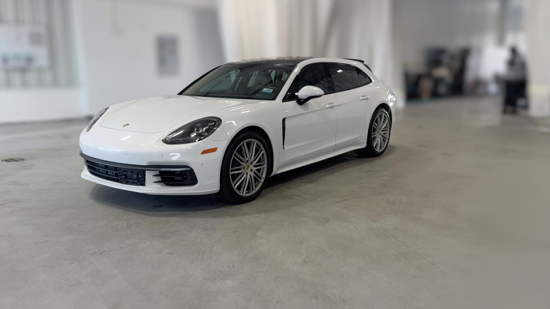 2018 Porsche Panamera vehicle photo