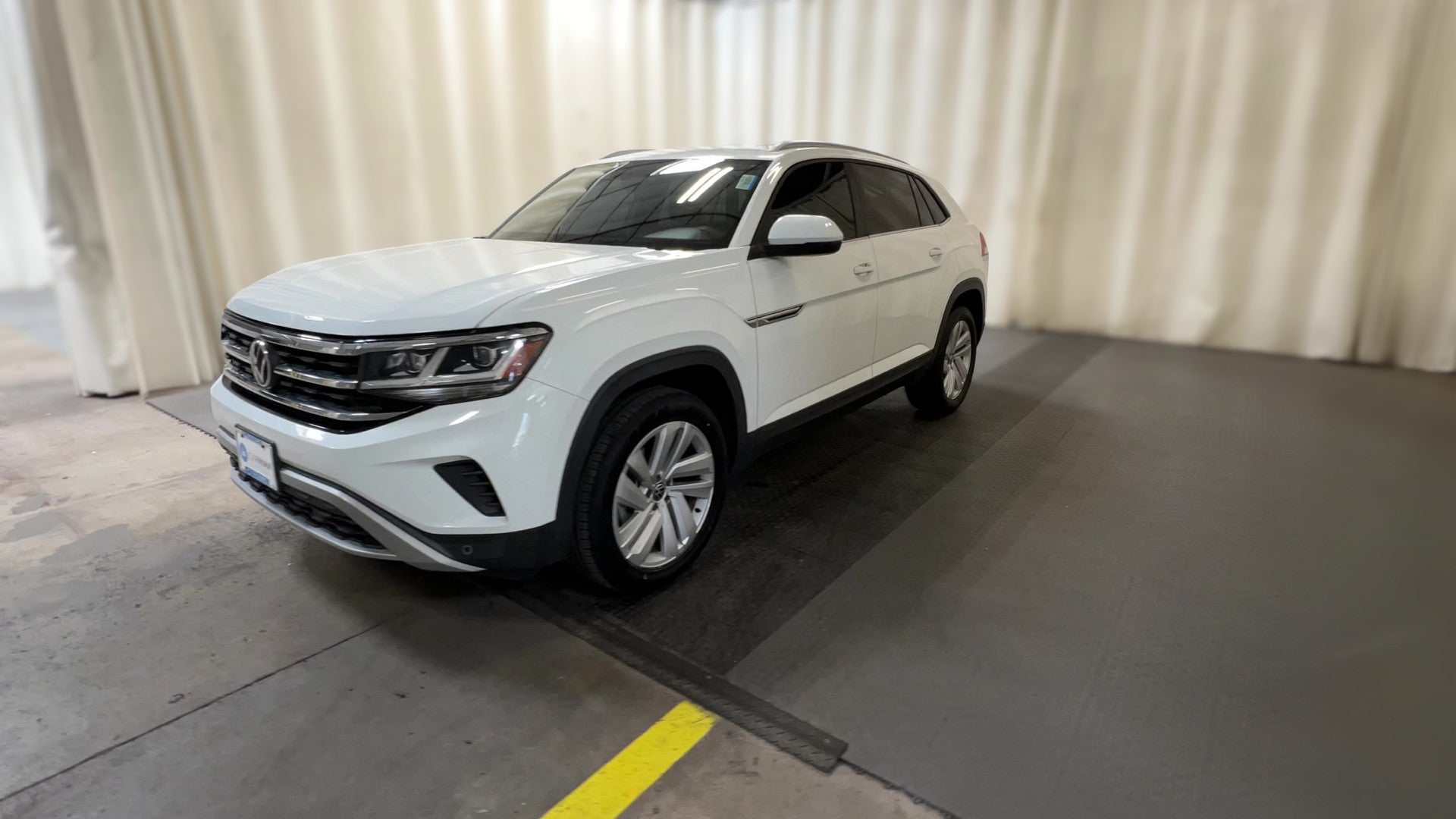 2022 Volkswagen Atlas Cross Sport vehicle photo