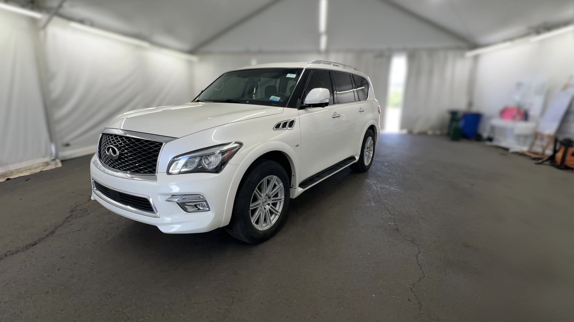 2017 INFINITI QX80 vehicle photo