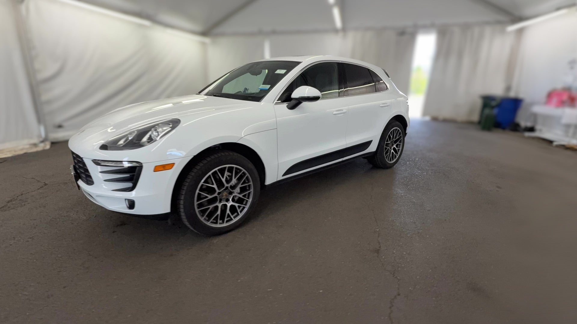 2017 Porsche Macan vehicle photo