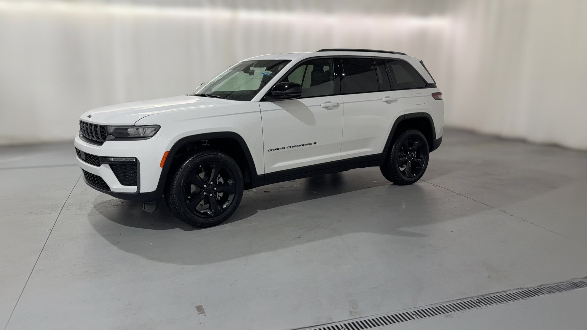 2026 Jeep Grand Cherokee vehicle photo