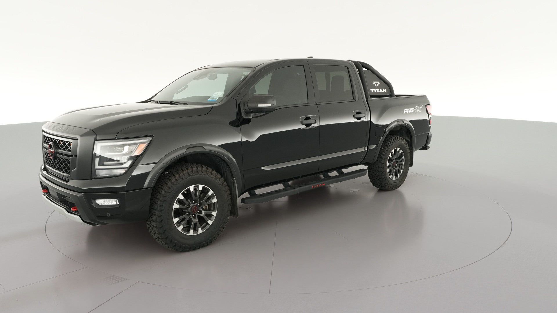 2023 Nissan Titan Crew Cab vehicle photo