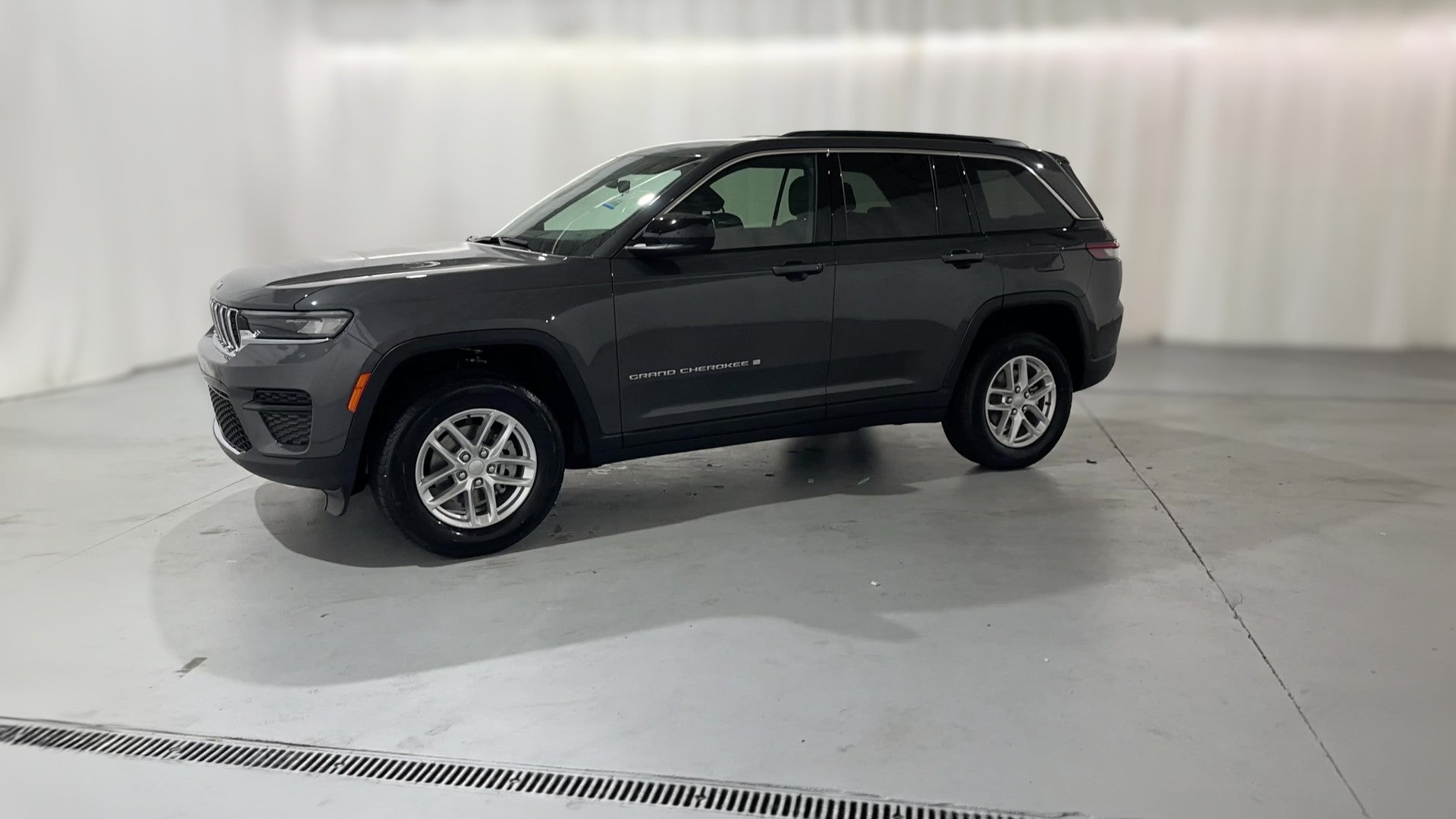 2026 Jeep Grand Cherokee vehicle photo