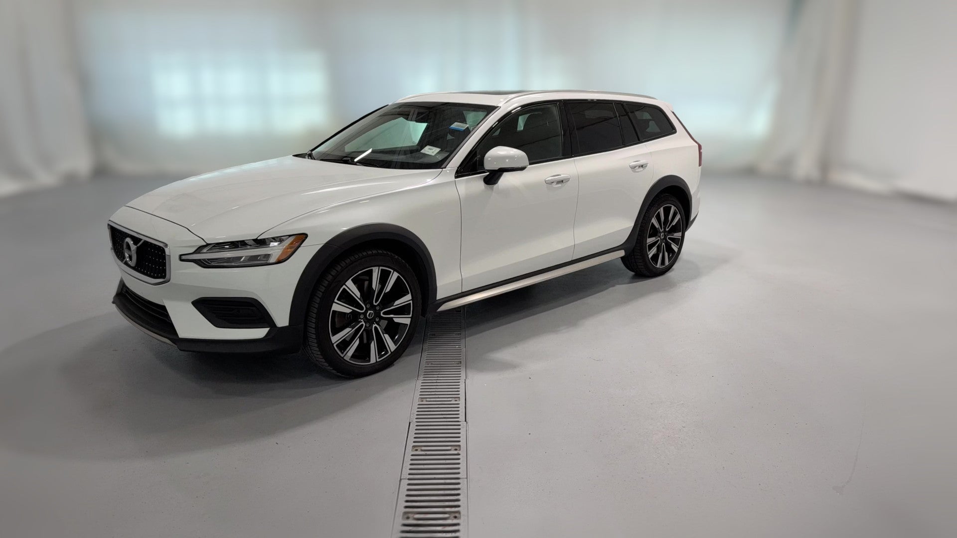 2020 Volvo V60 vehicle photo