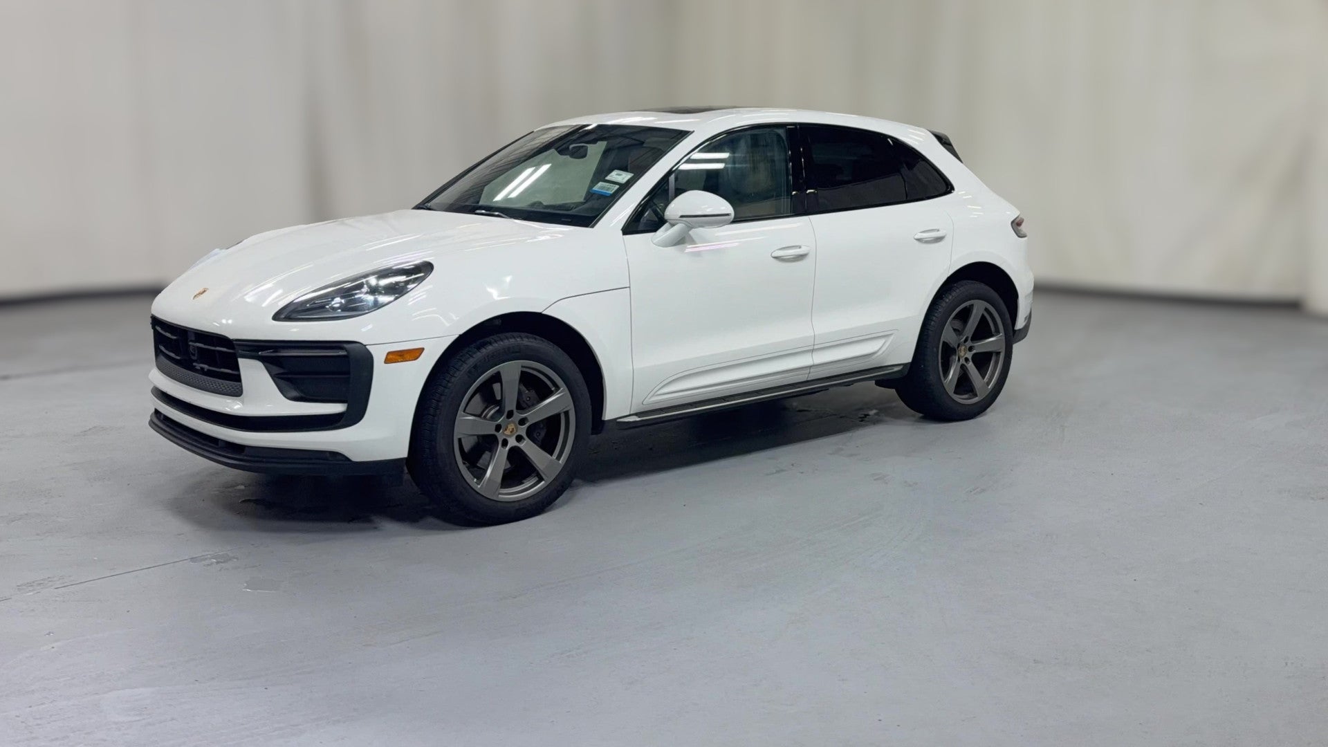 2022 Porsche Macan vehicle photo