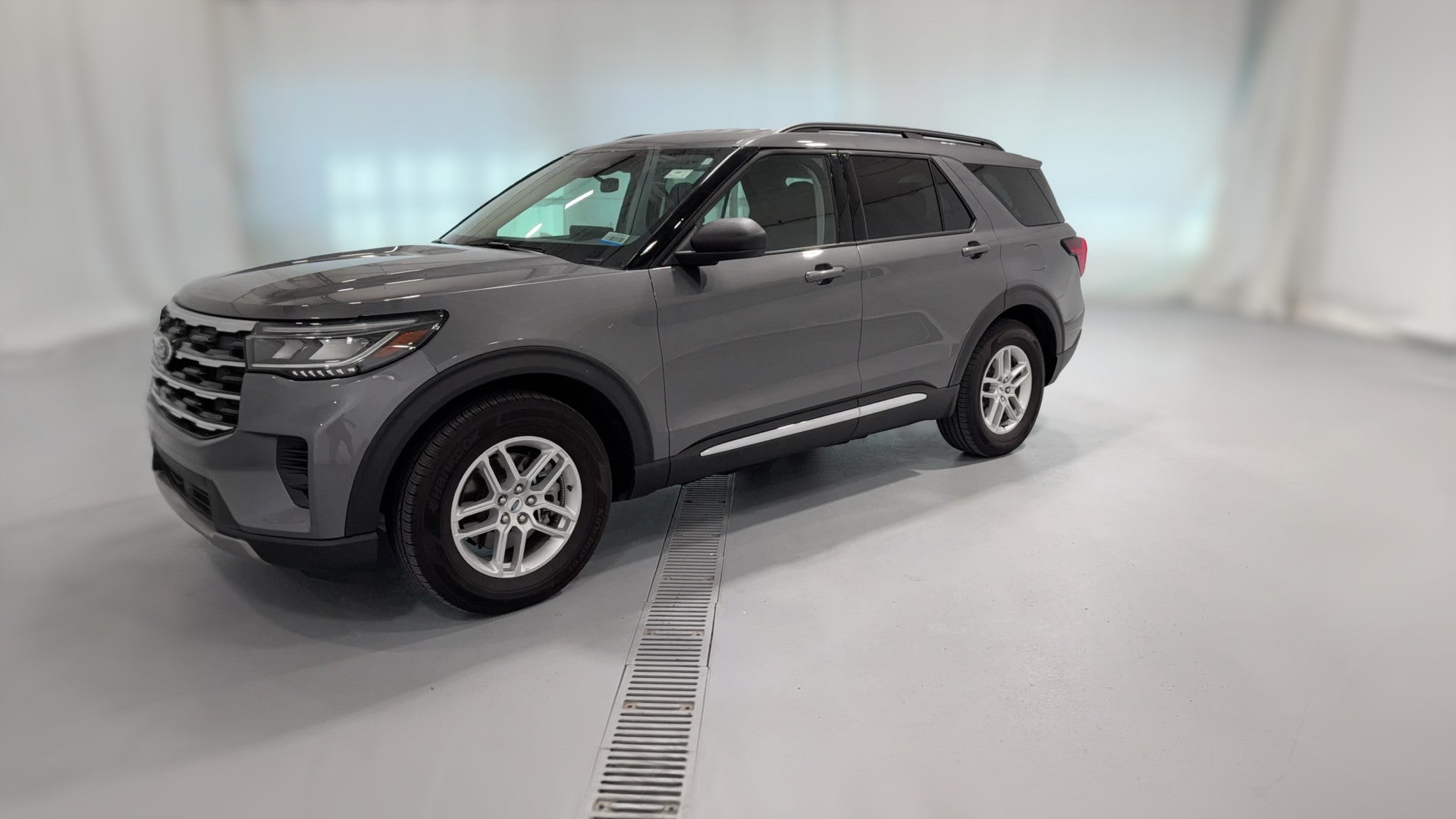 2025 Ford Explorer vehicle photo
