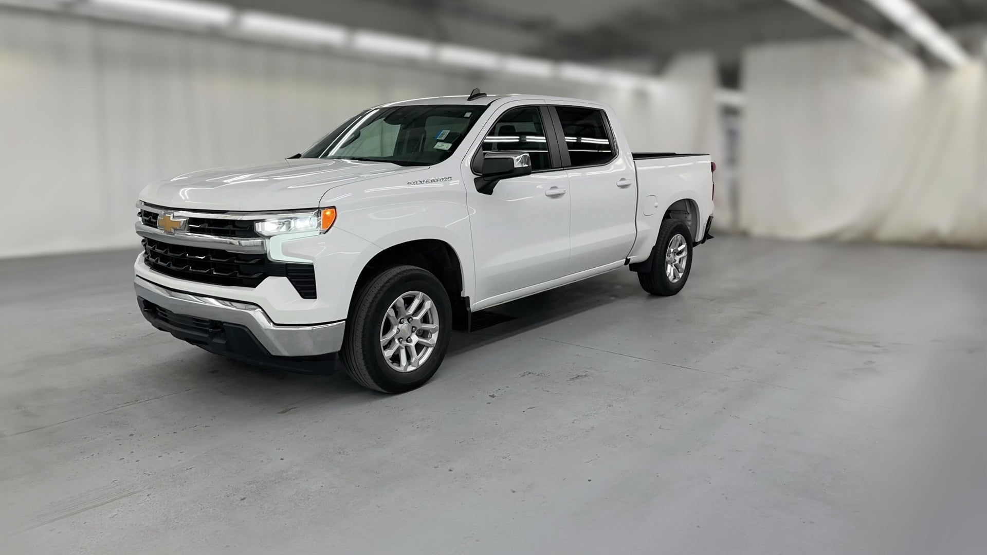 2022 Chevrolet Silverado 1500 Crew Cab vehicle photo