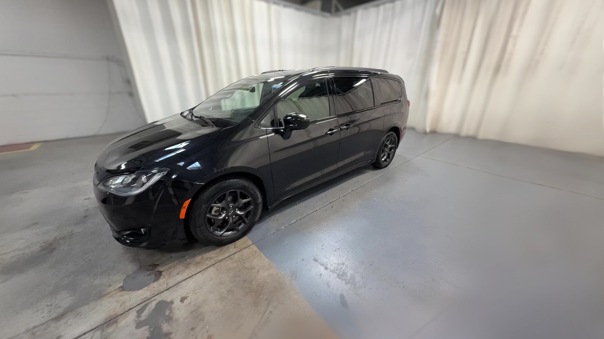 2020 Chrysler Pacifica vehicle photo