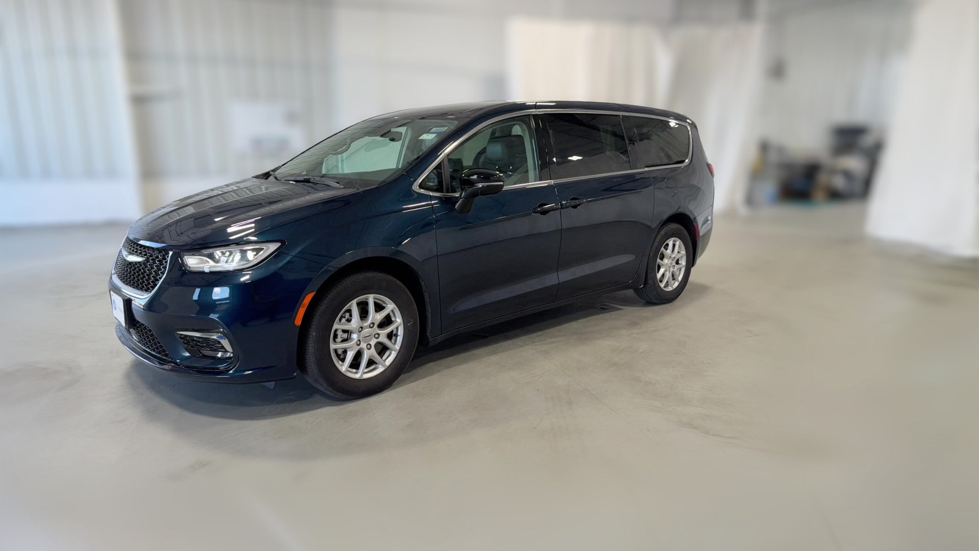 2024 Chrysler Pacifica vehicle photo