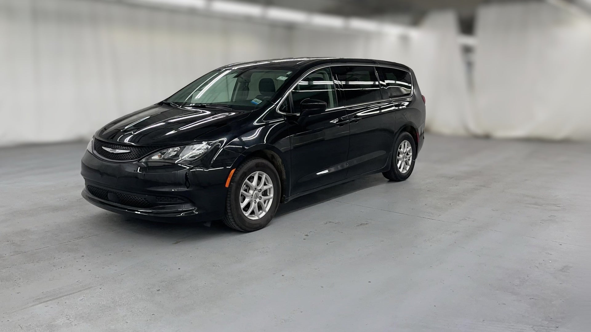 2022 Chrysler Voyager vehicle photo