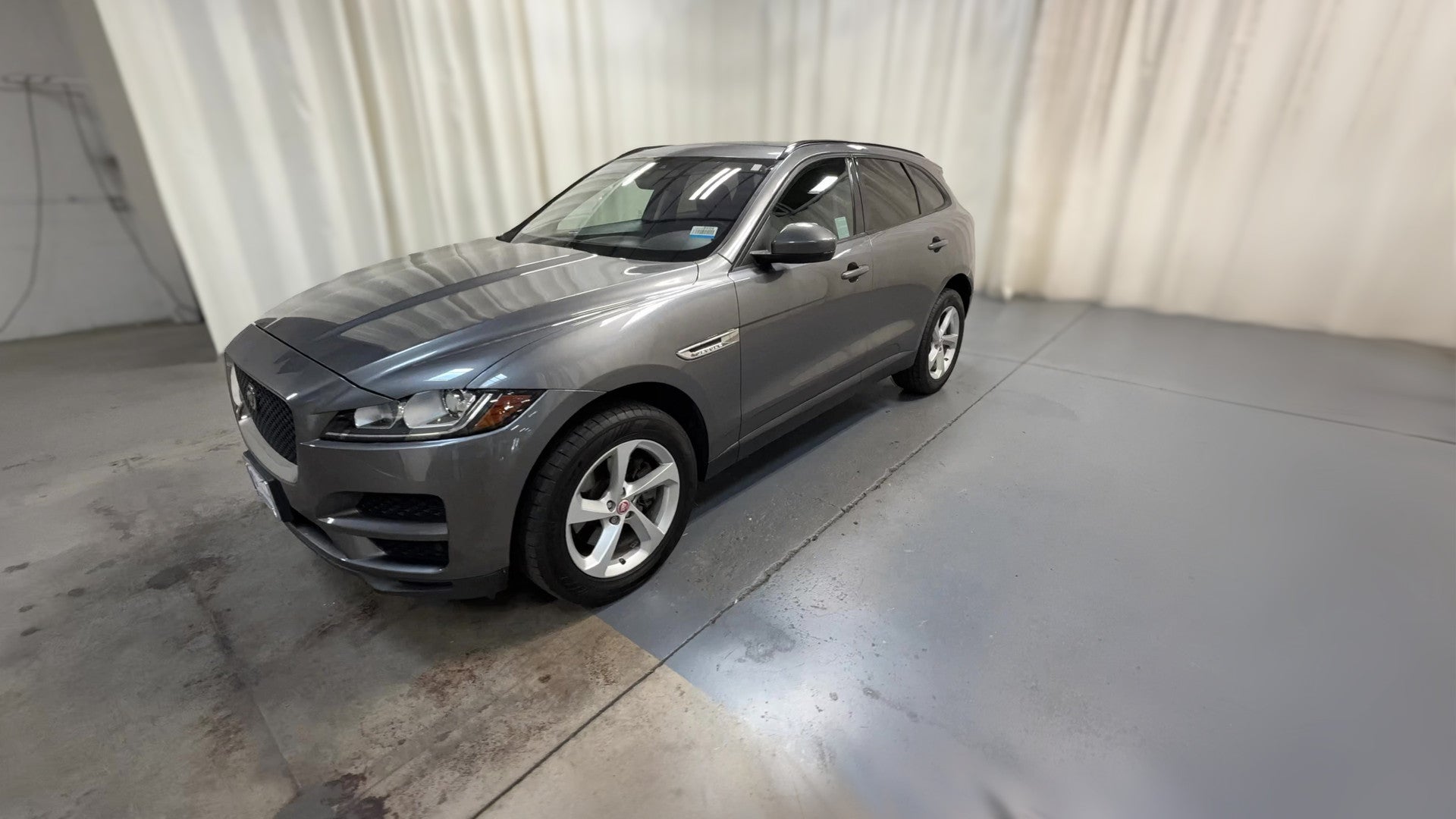 2017 Jaguar F-PACE vehicle photo