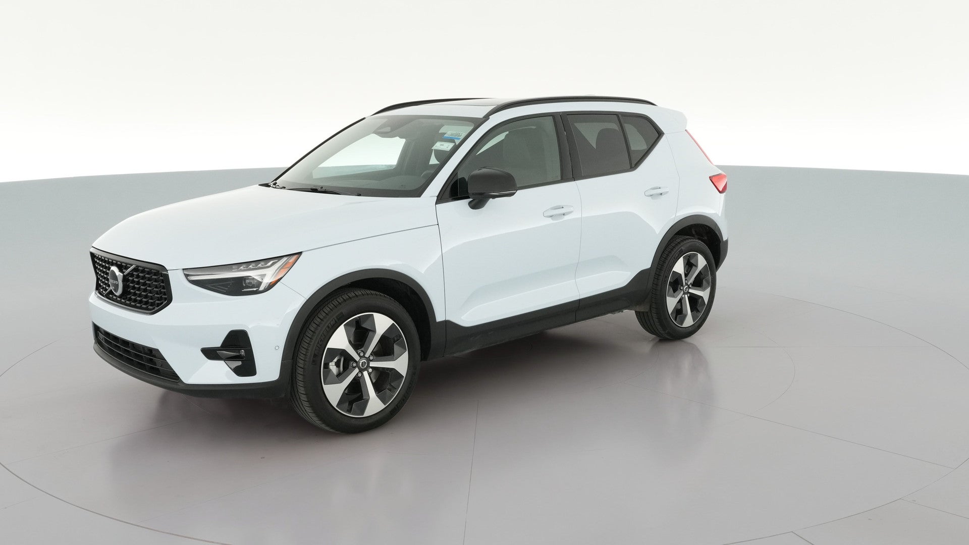 2026 Volvo XC40 vehicle photo