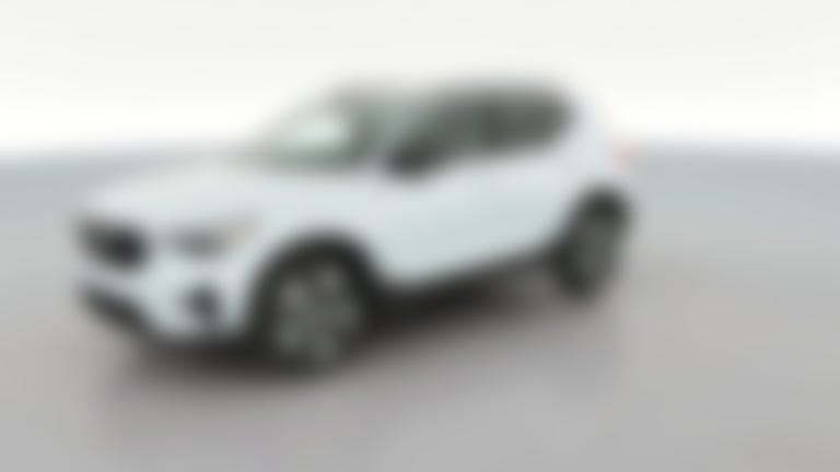 2026 Volvo XC40 vehicle photo