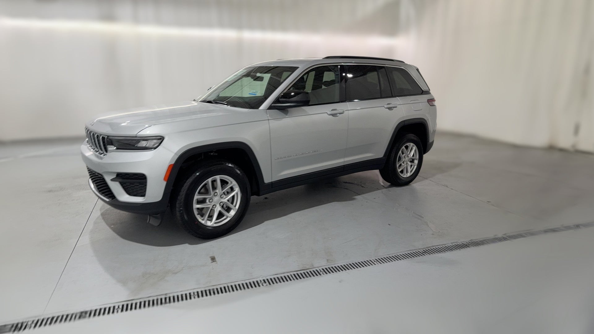 2026 Jeep Grand Cherokee vehicle photo