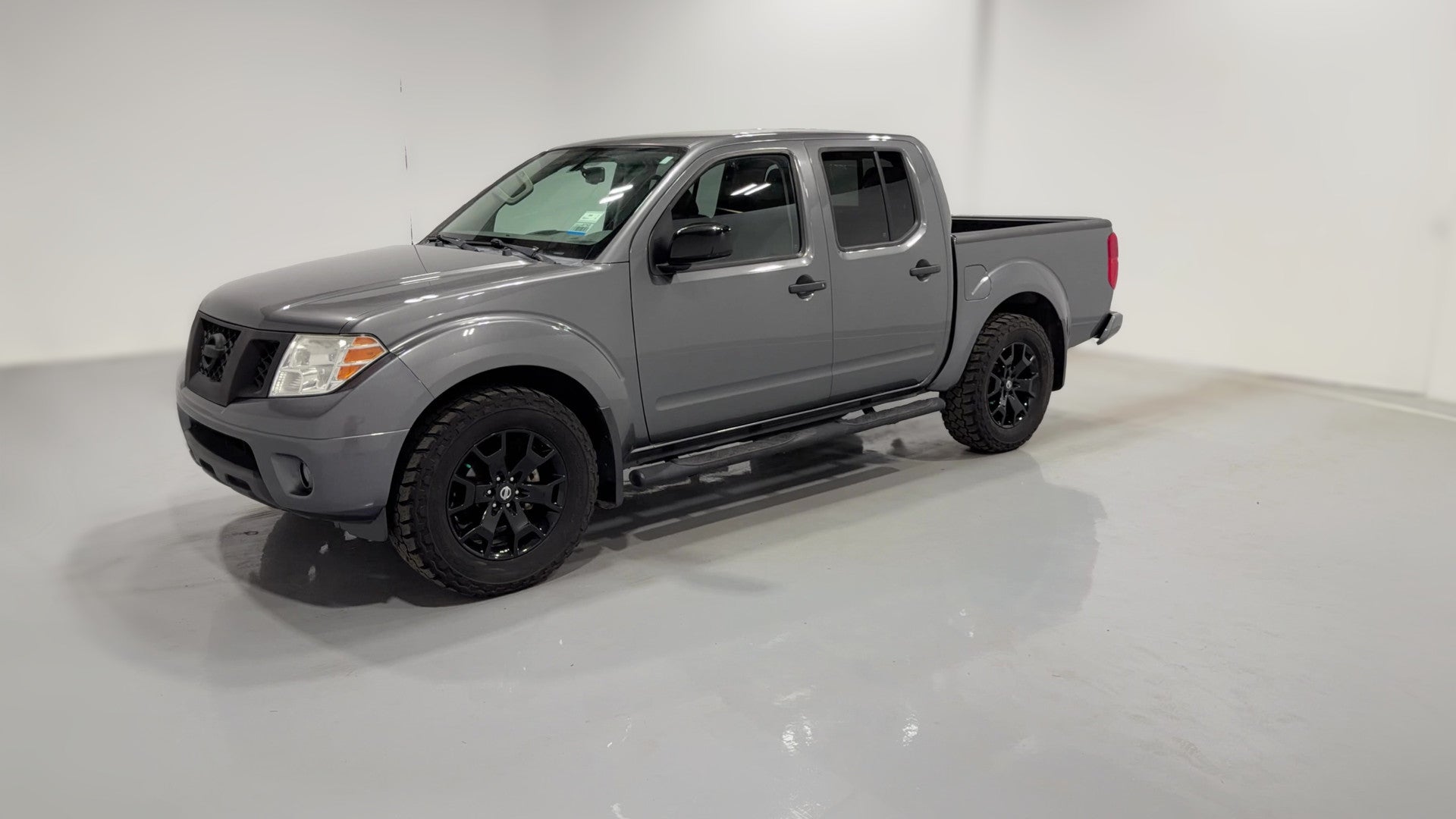 2021 Nissan Frontier Crew Cab vehicle photo