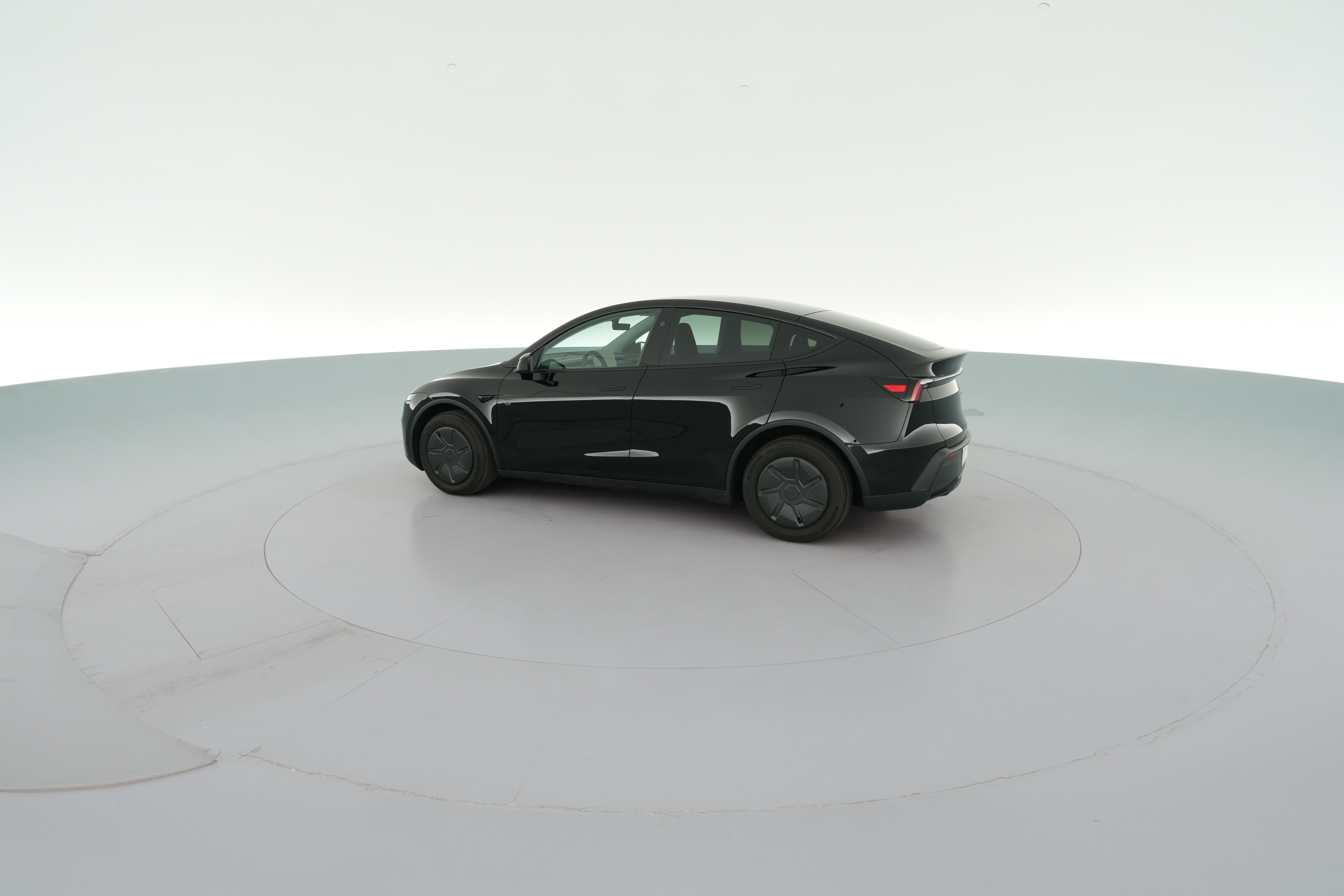 2026 Tesla Model Y Standard - Photo 28