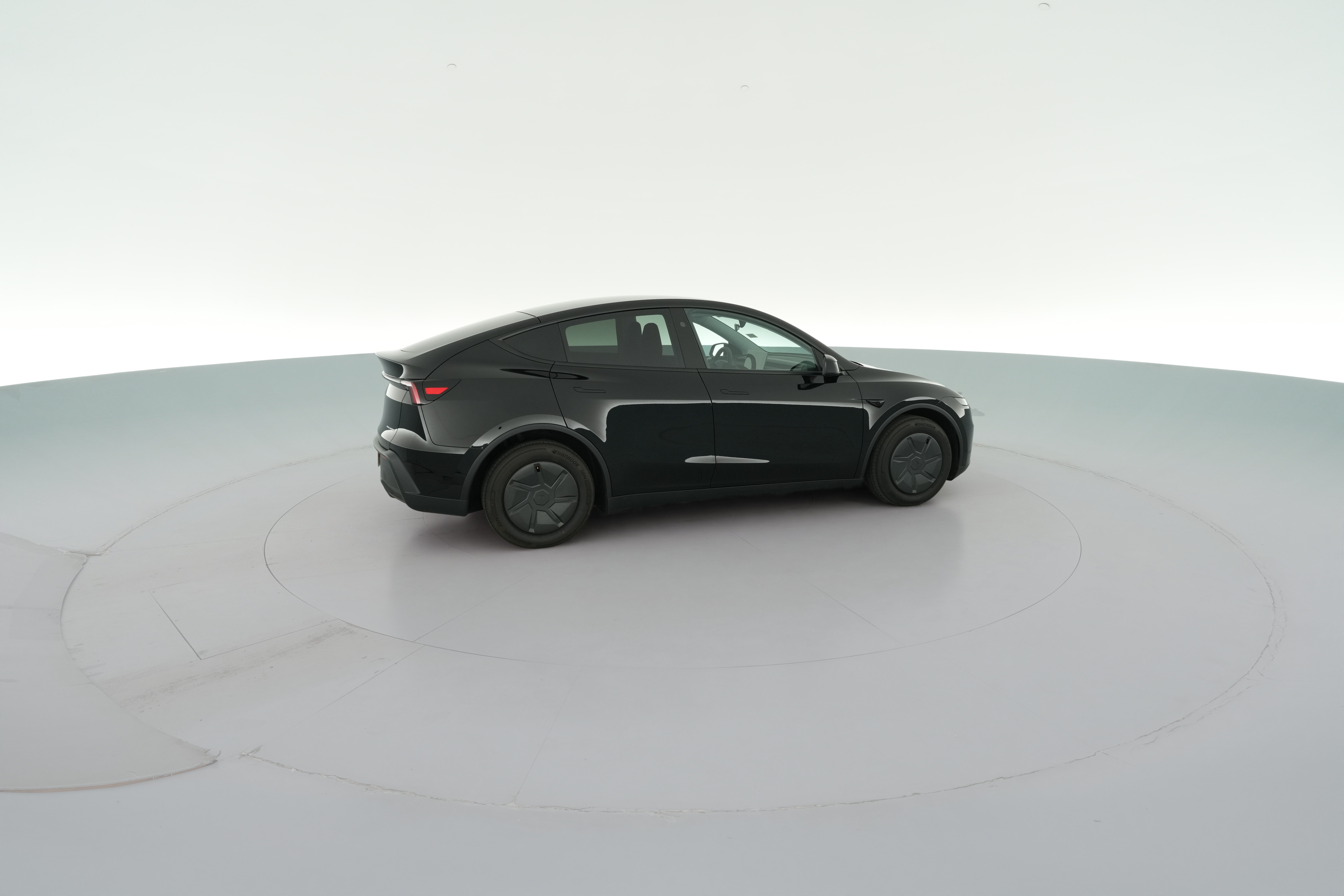 2026 Tesla Model Y Standard - Photo 34