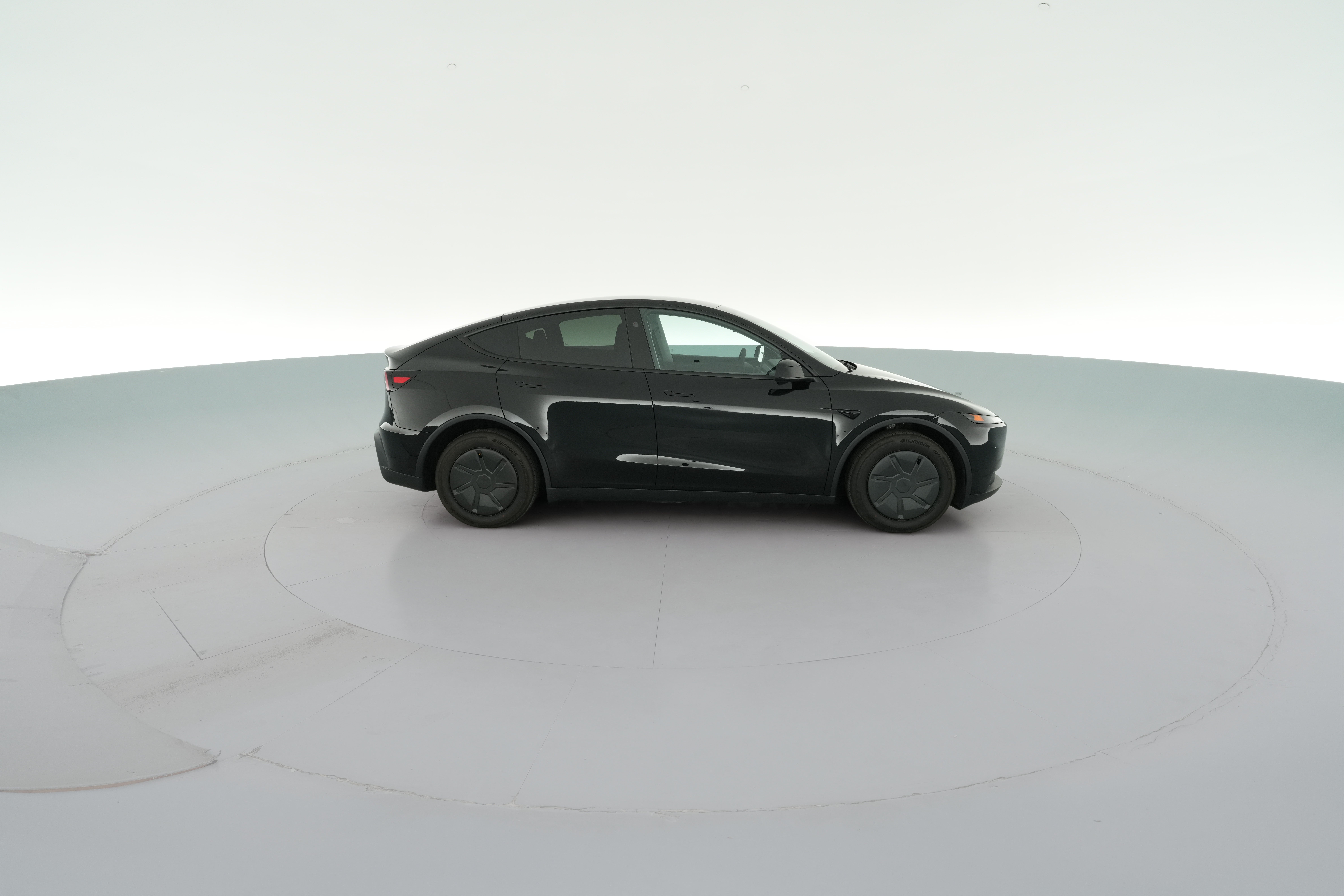 2026 Tesla Model Y Standard - Photo 35