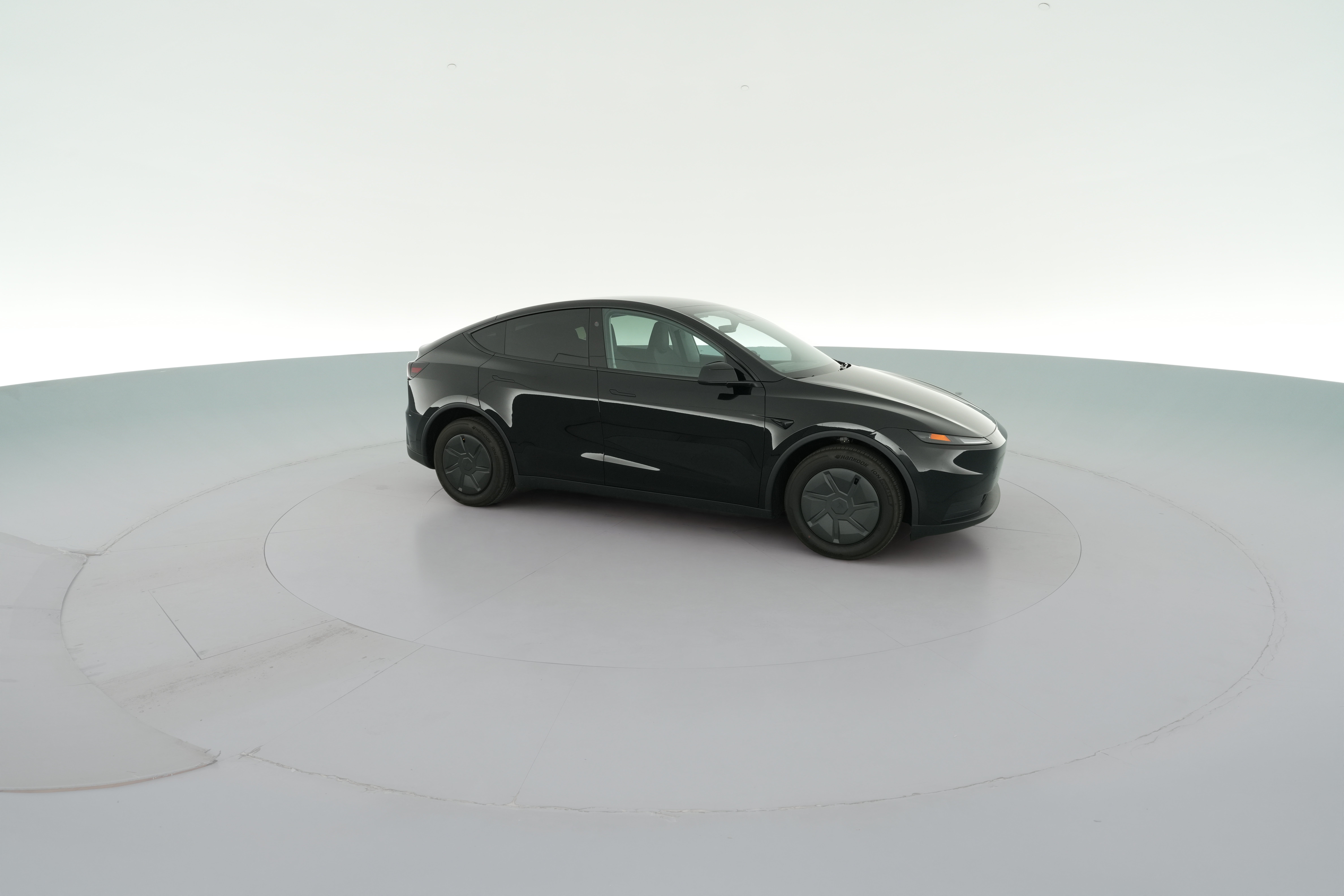 2026 Tesla Model Y Standard - Photo 36
