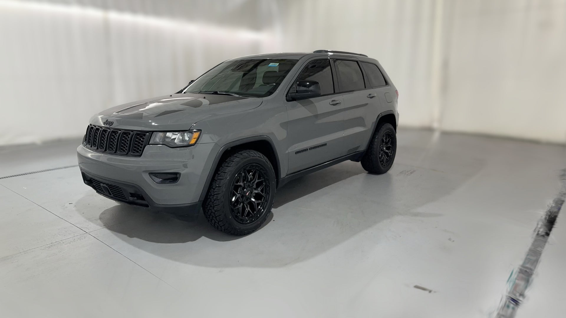 2021 Jeep Grand Cherokee vehicle photo