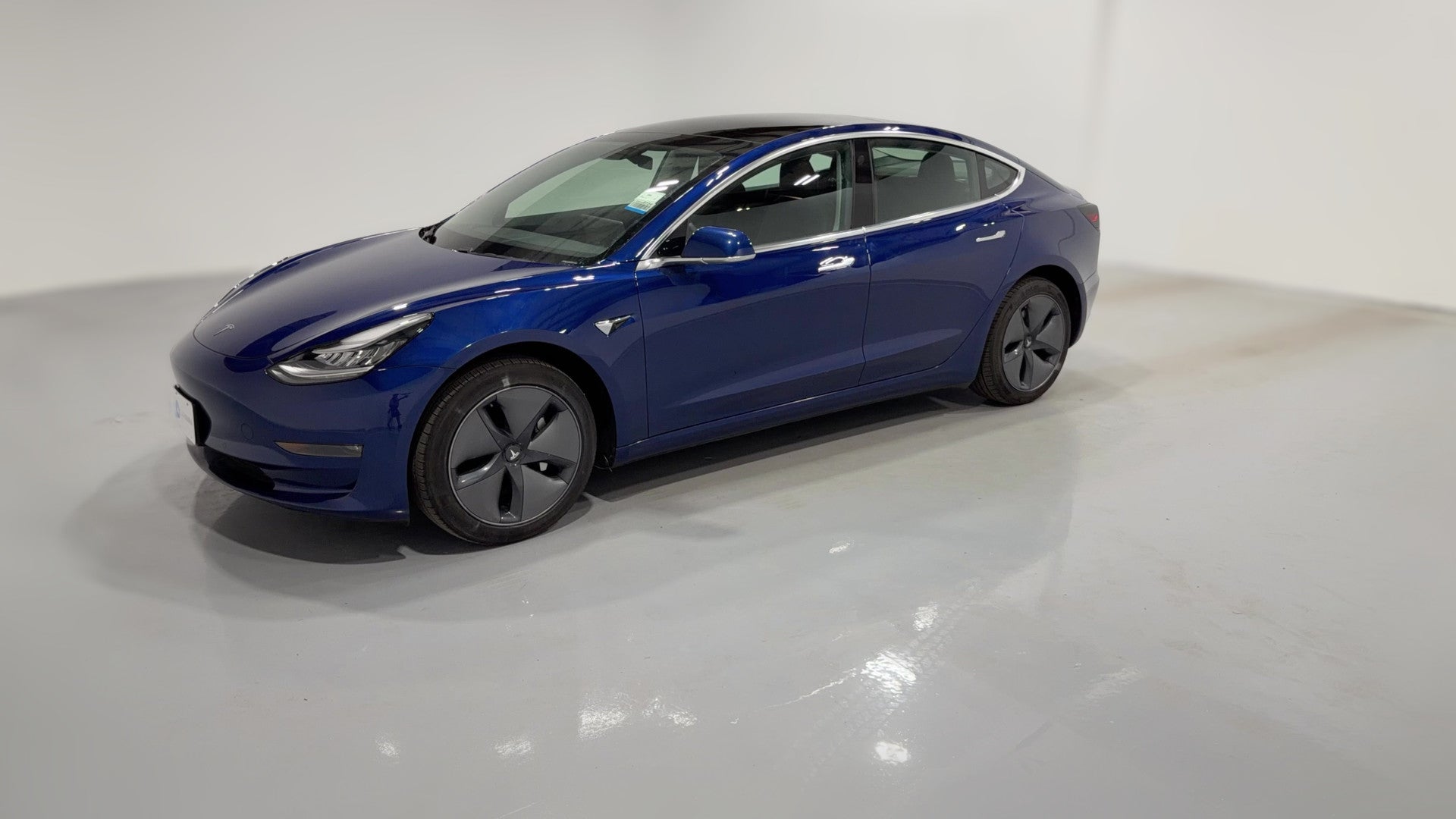 2019 Tesla Model 3 vehicle photo