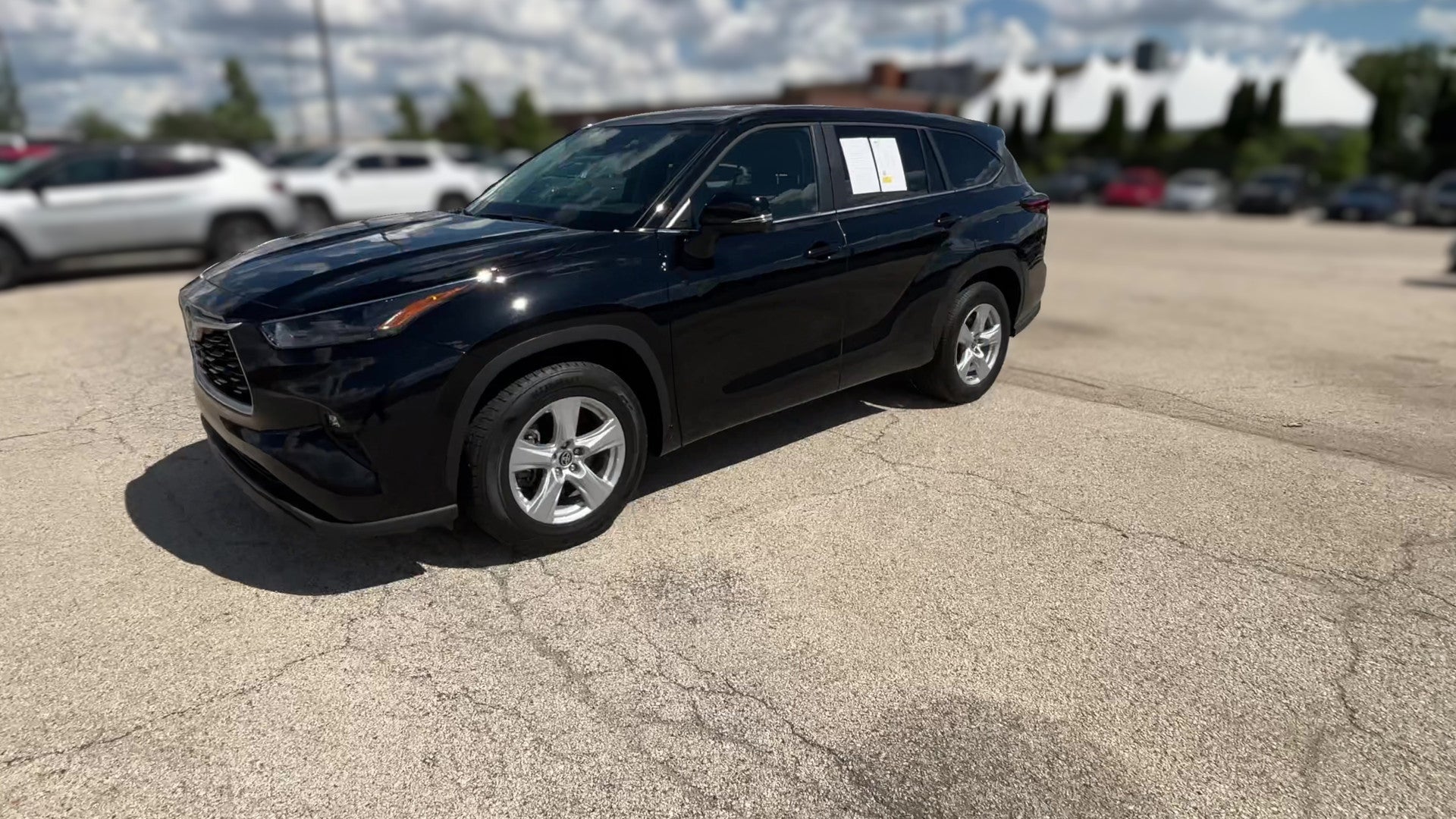 2025 Toyota Highlander vehicle photo