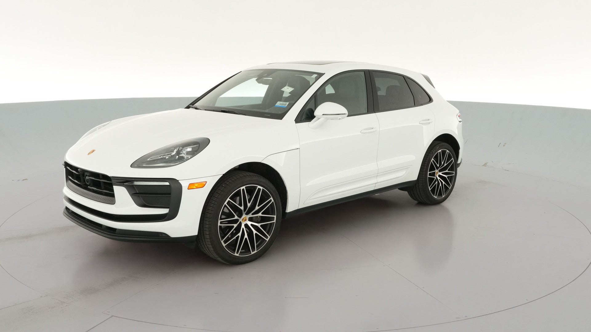 2025 Porsche Macan vehicle photo