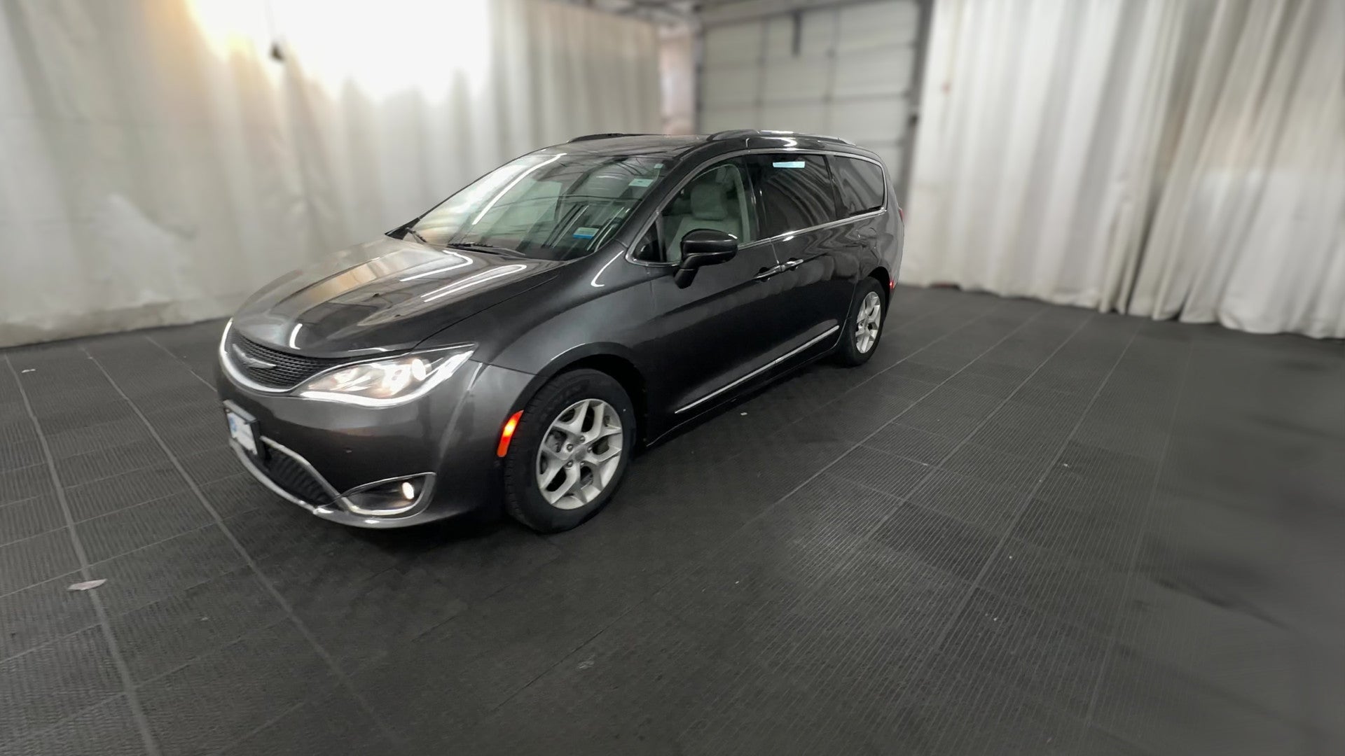 2018 Chrysler Pacifica vehicle photo