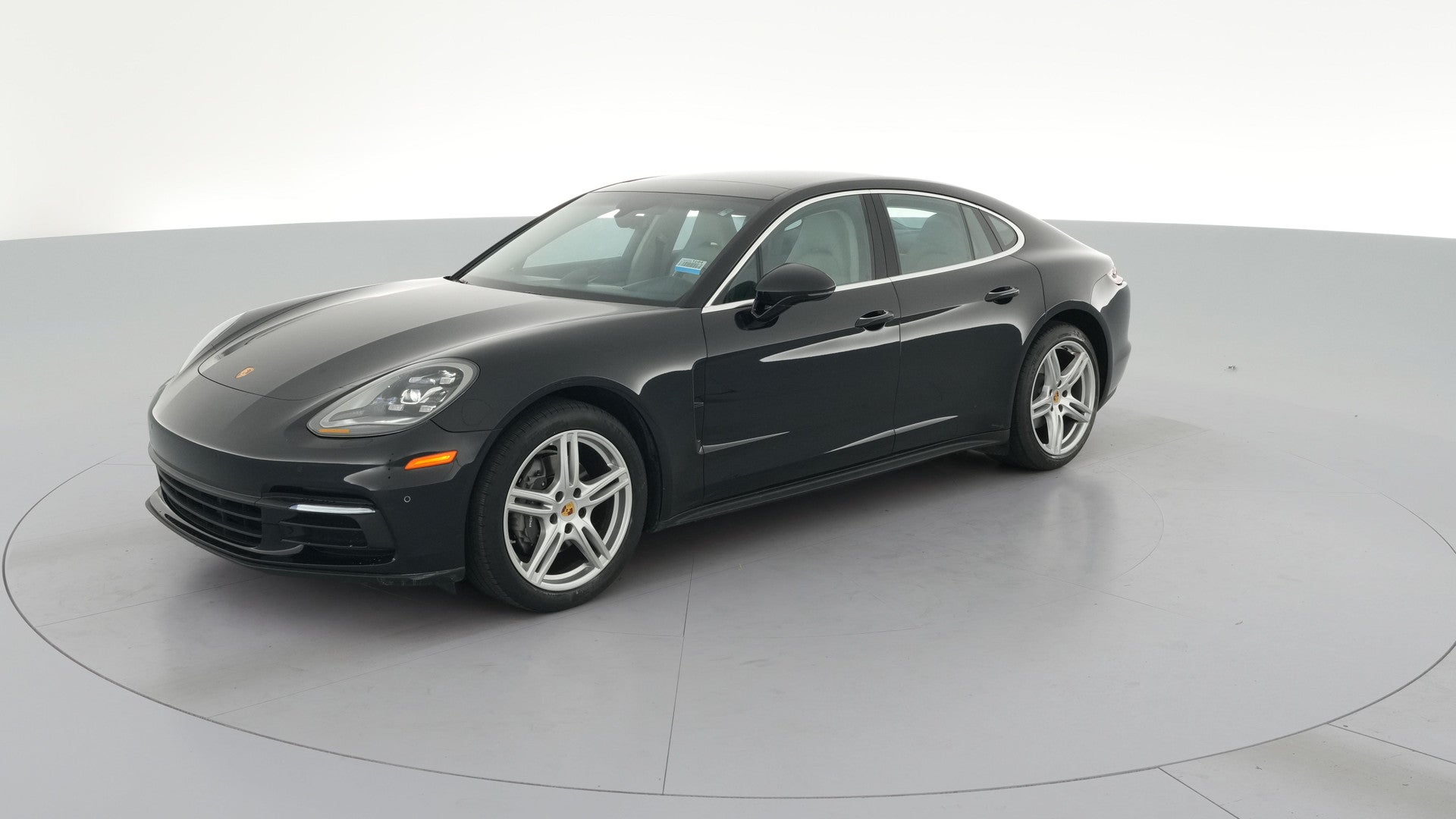 2018 Porsche Panamera vehicle photo