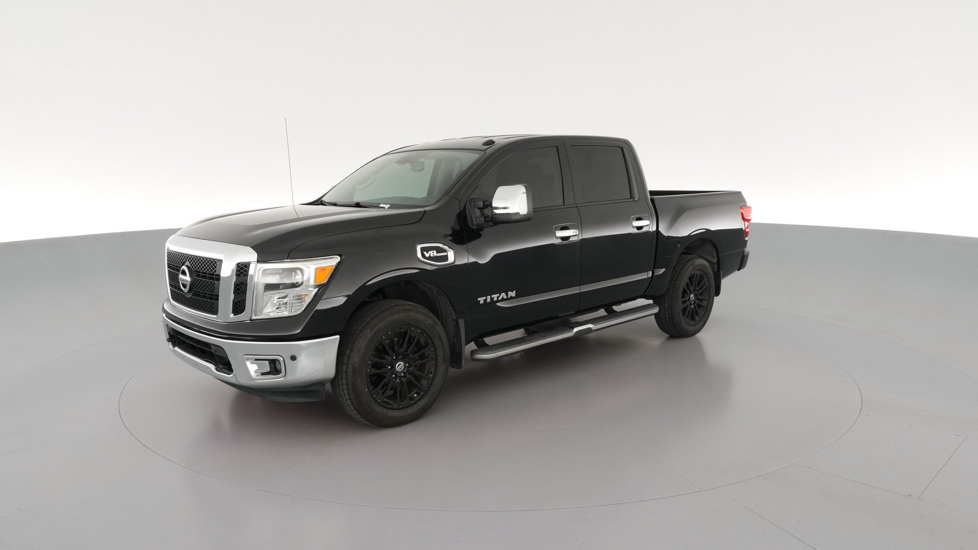 2017 Nissan Titan Crew Cab vehicle photo